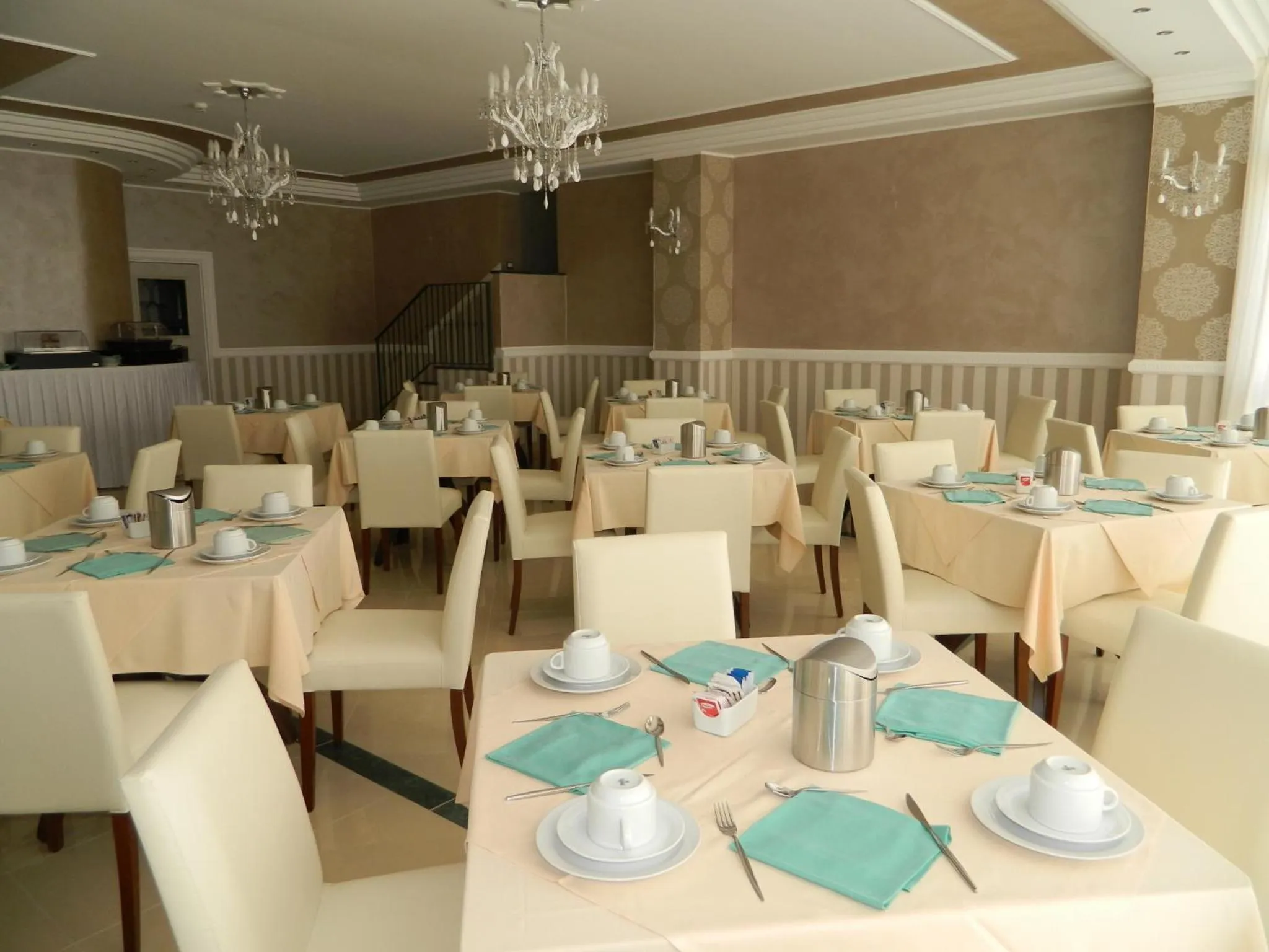 Restaurant/places to eat in Hotel Inn