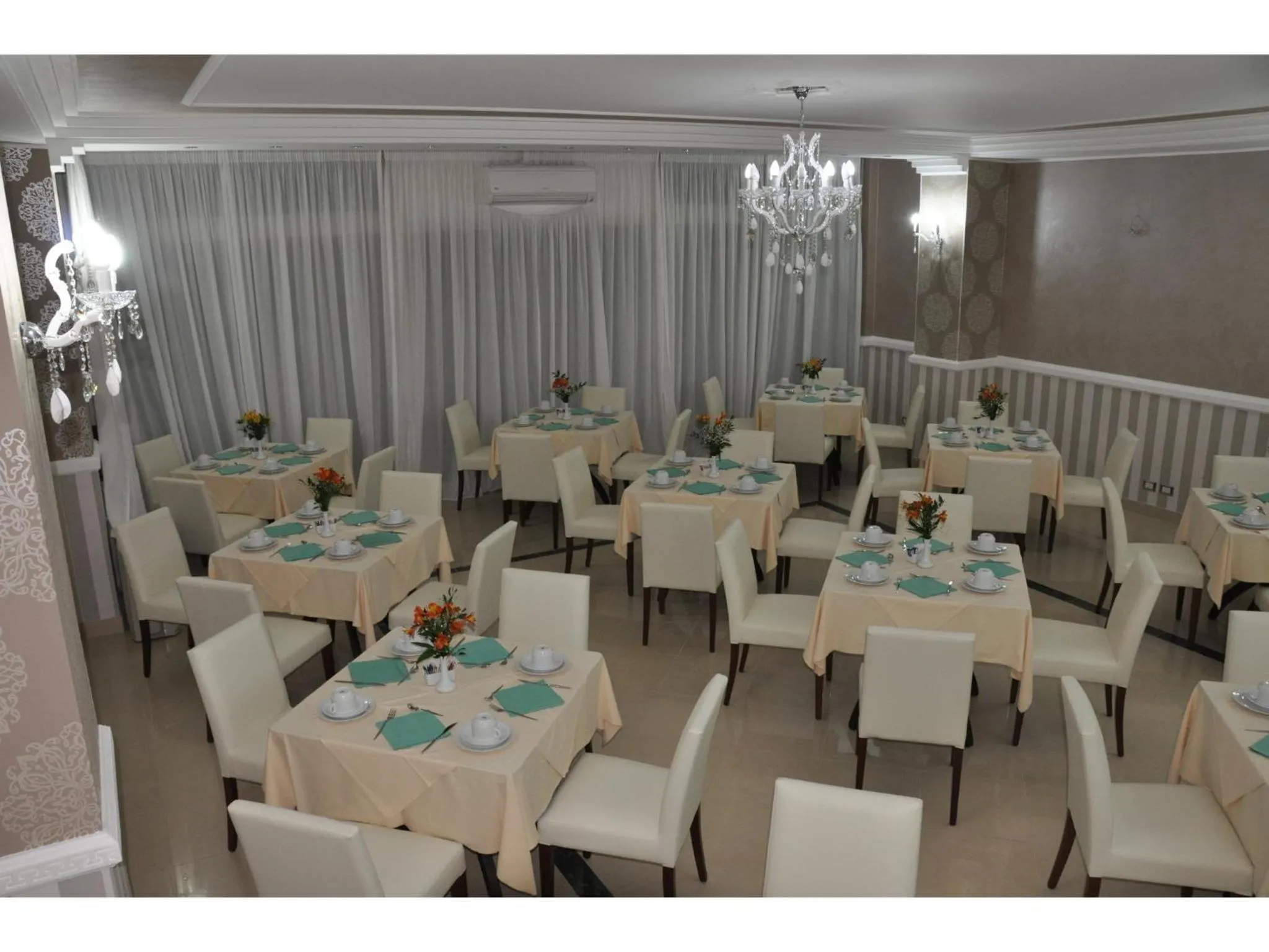 Restaurant/places to eat in Hotel Inn