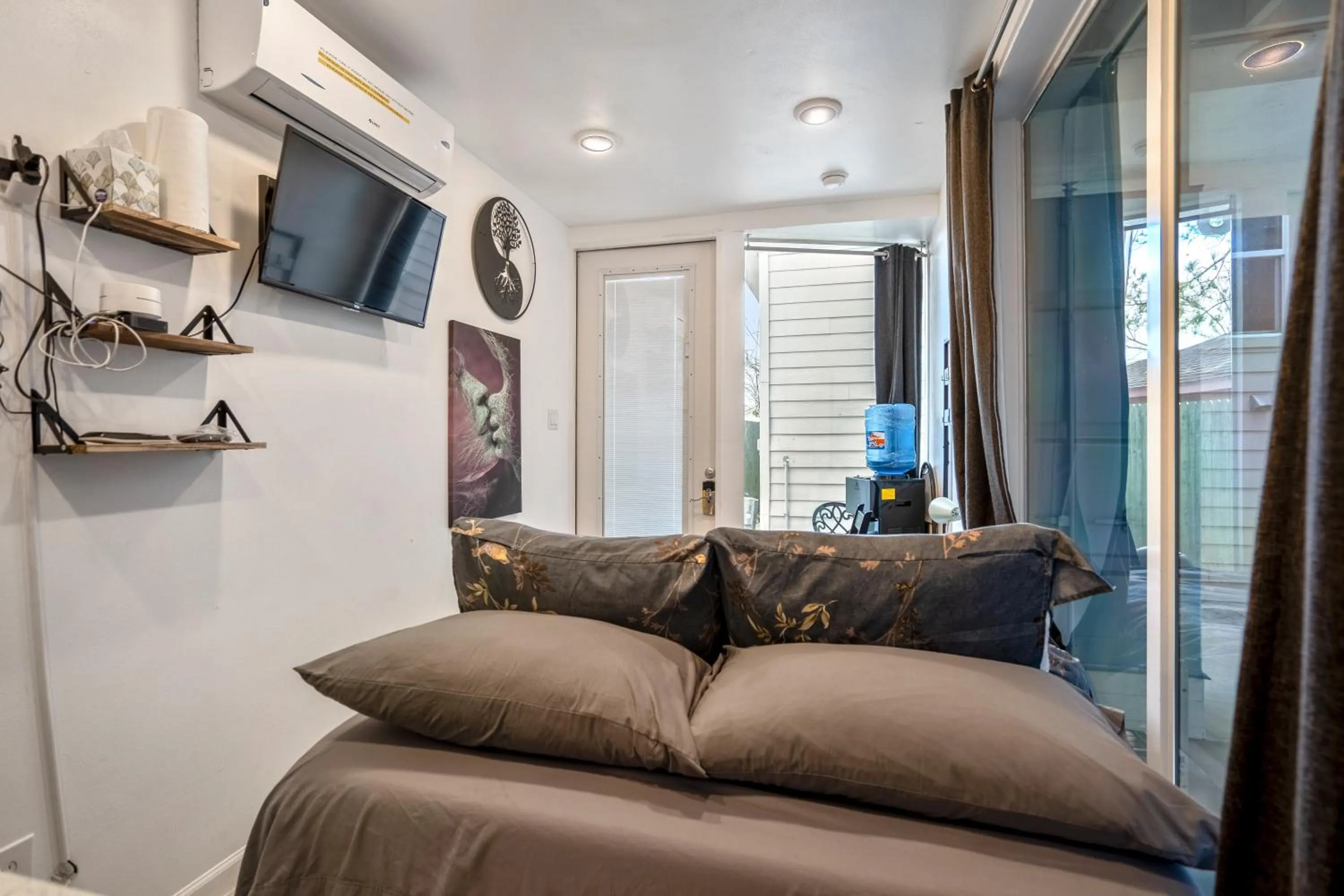 East Downtown Mico-luxe Container living pod #8