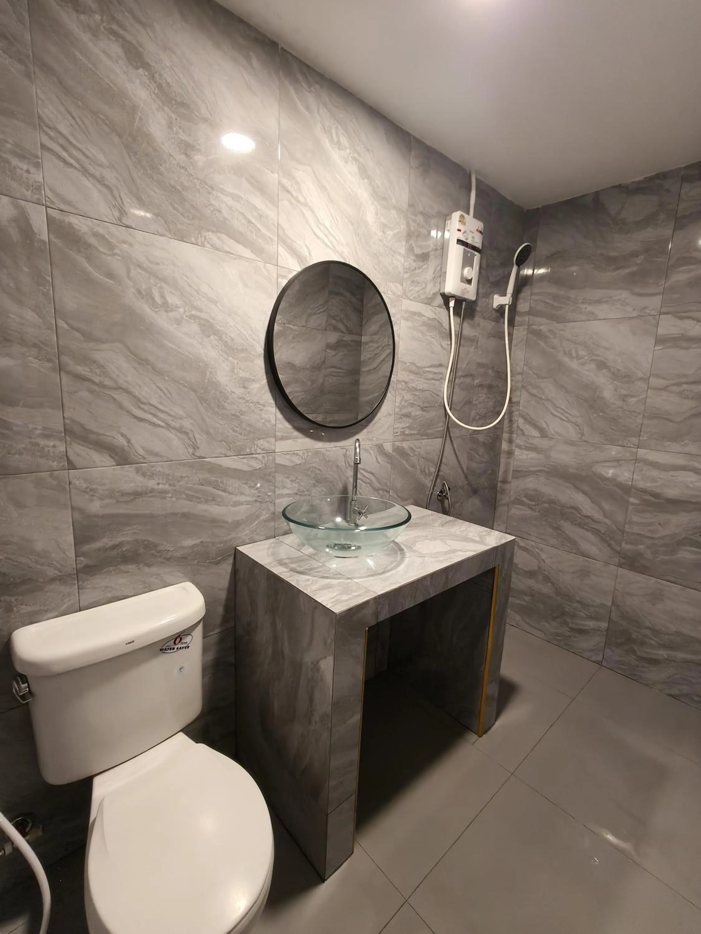 Shower in Tuk Tuk Guesthouse