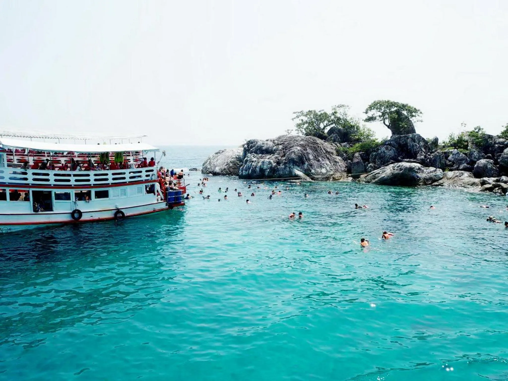 Snorkeling in Tuk Tuk Guesthouse