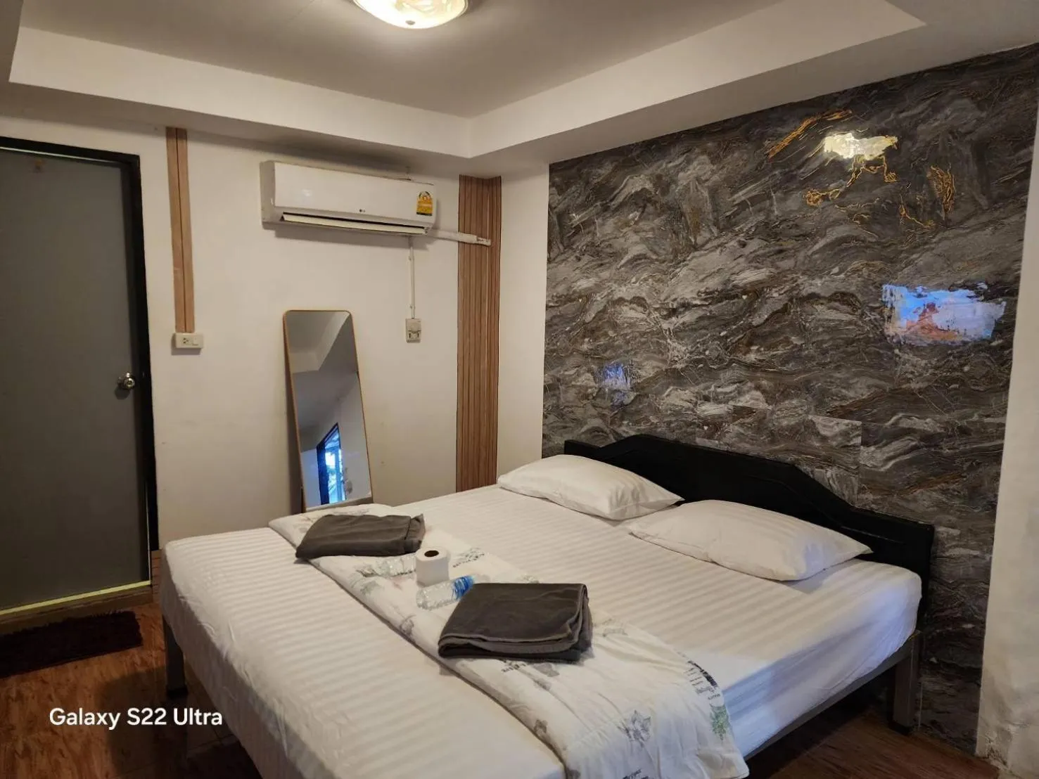 Bed in Tuk Tuk Guesthouse