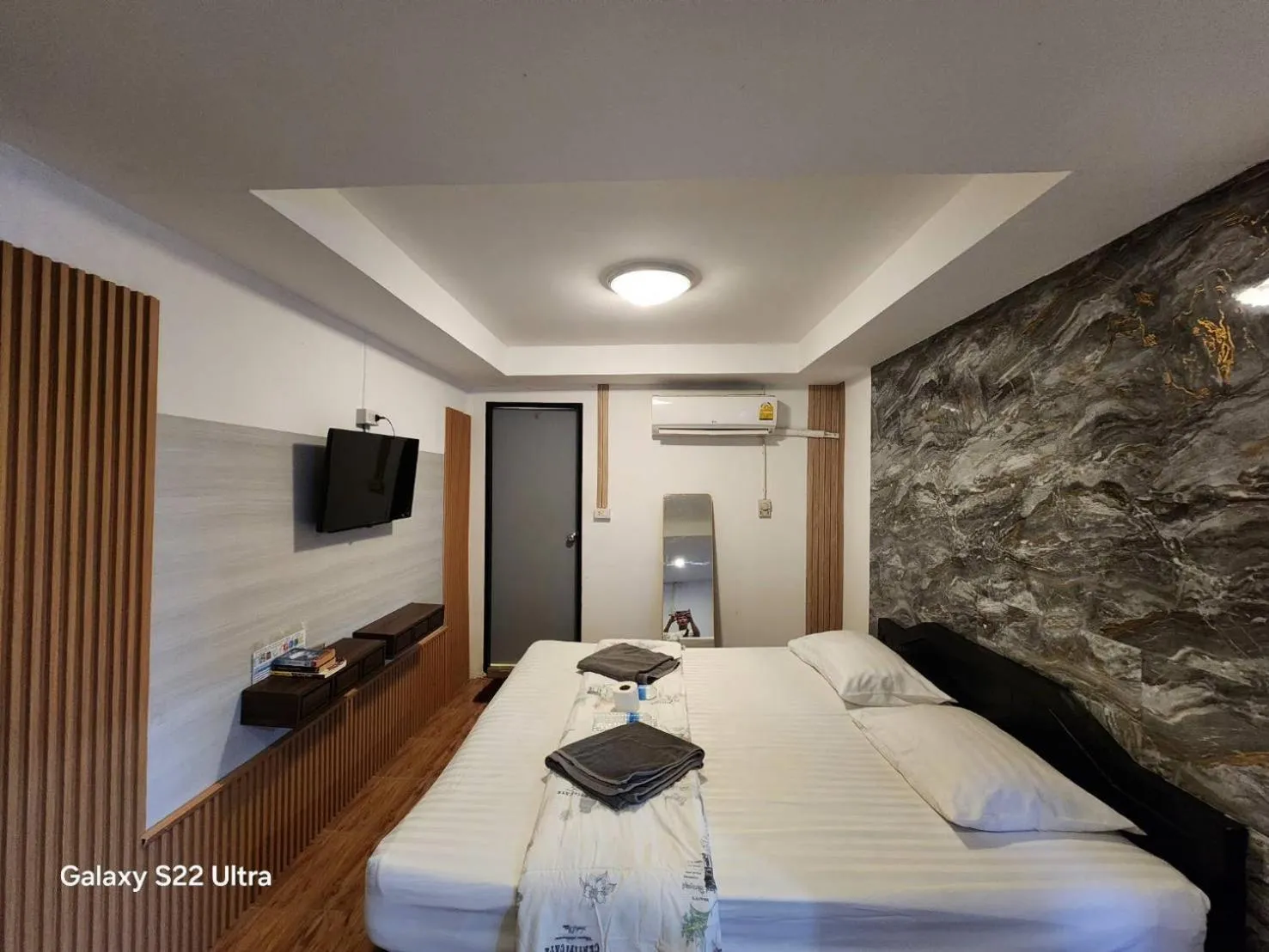 Bed in Tuk Tuk Guesthouse