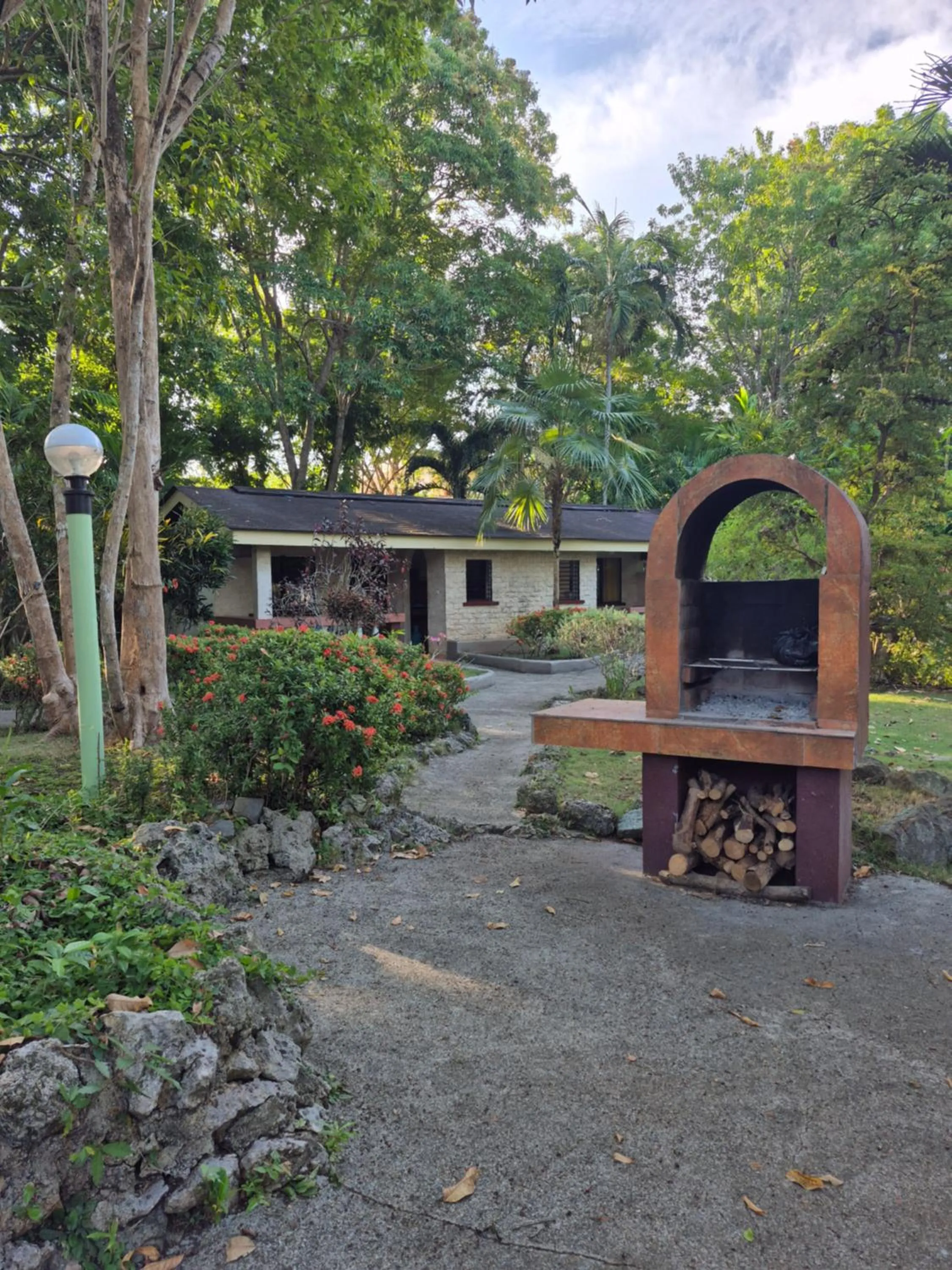 BBQ facilities in ALONALAND RESORT