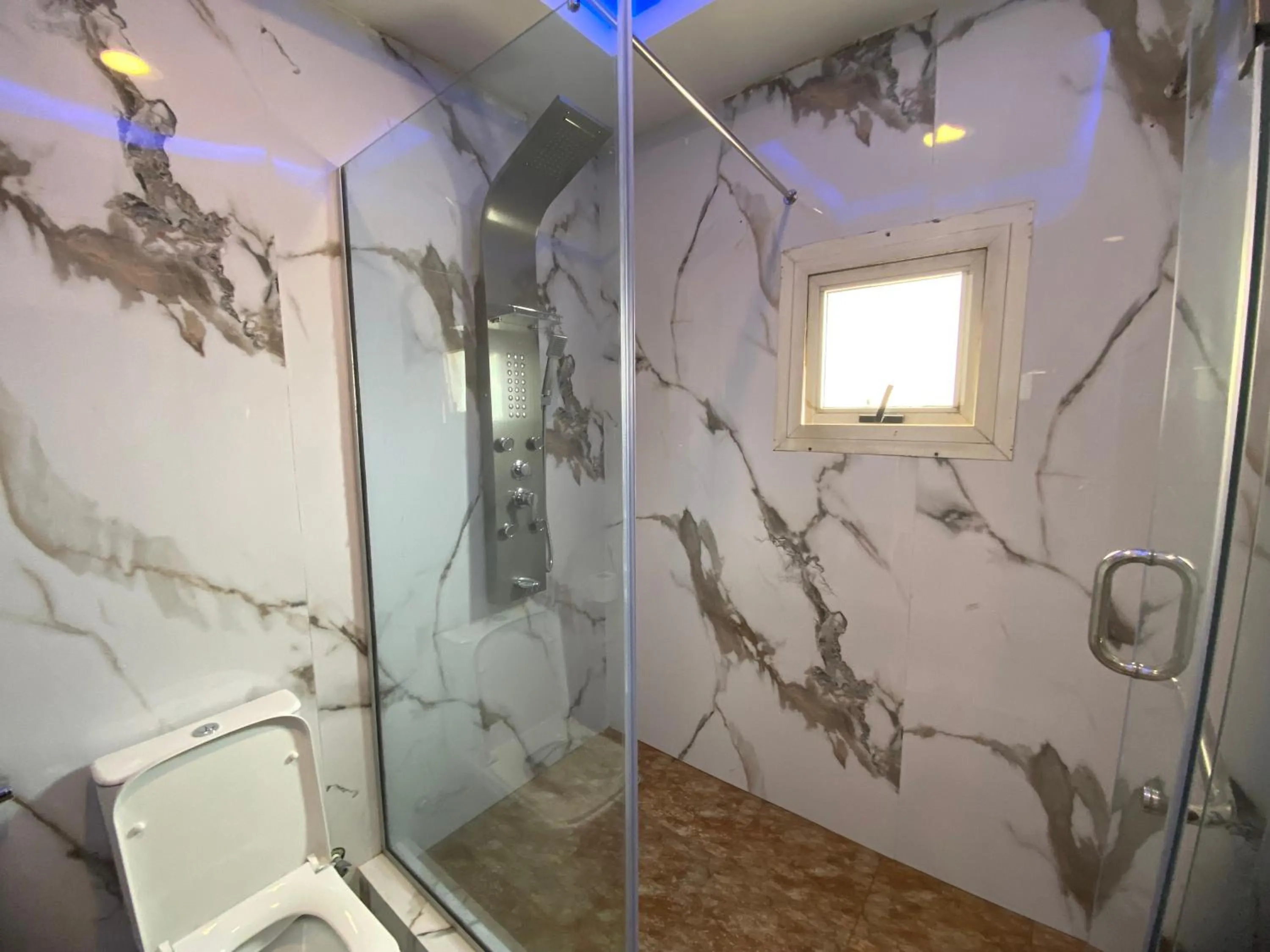 Shower in Presken Hotel @Oniru