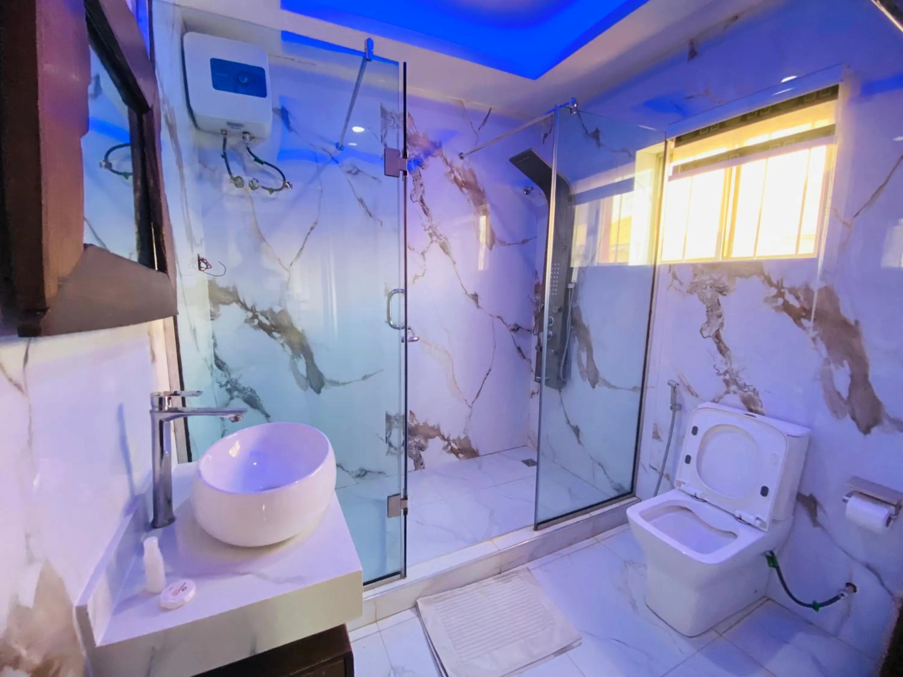 Shower in Presken Hotel @Oniru