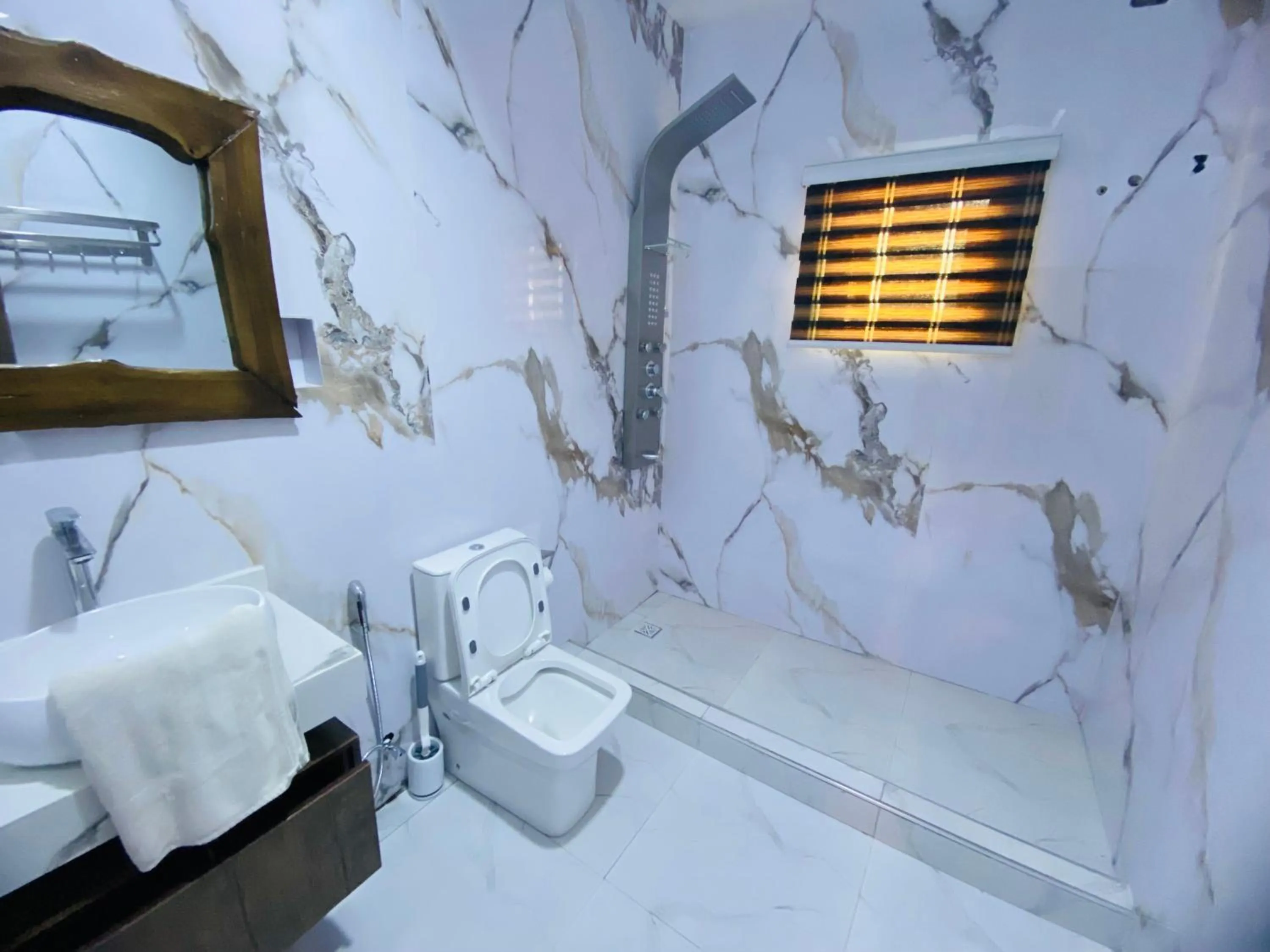 Toilet in Presken Hotel @Oniru