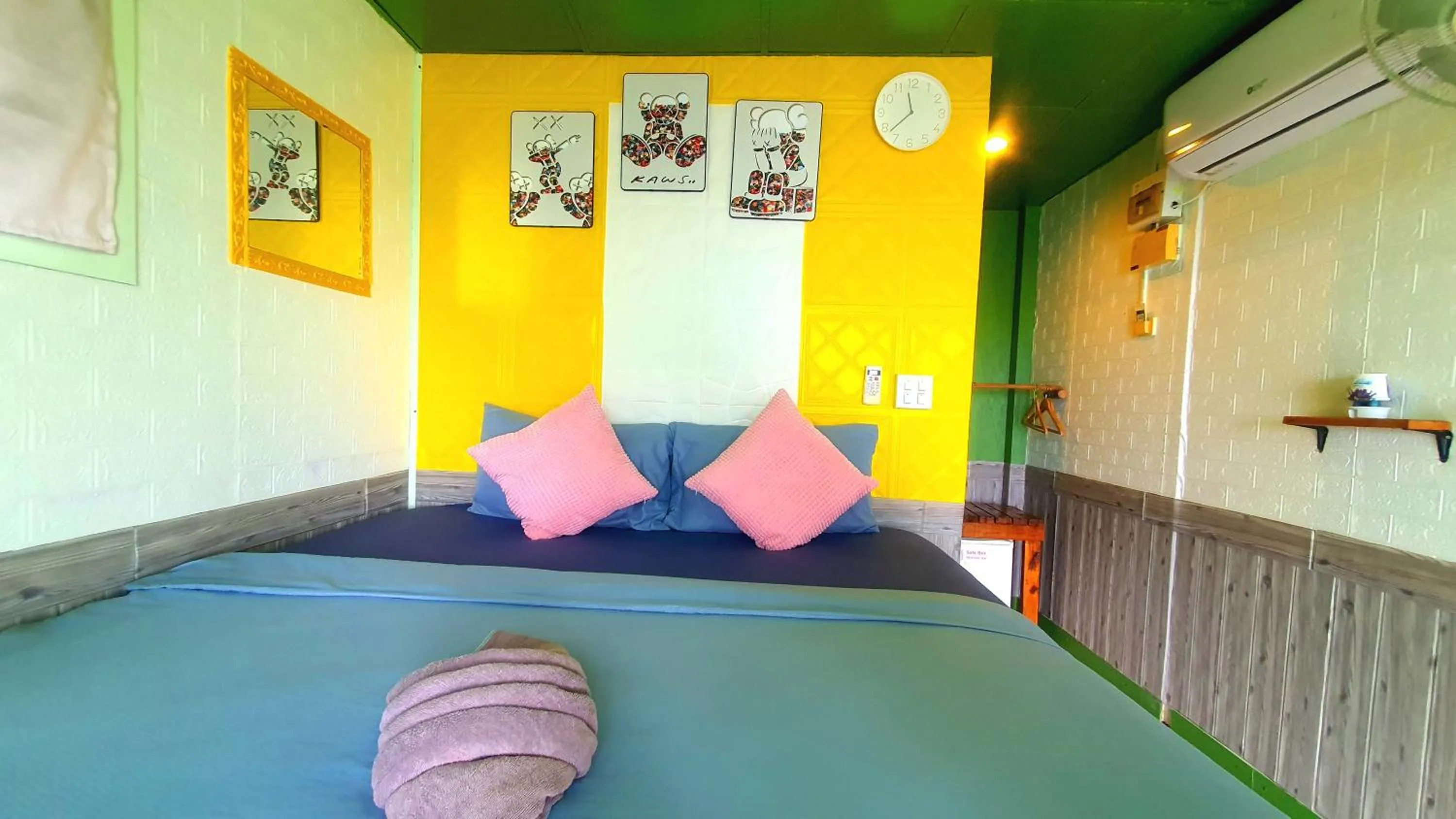 Property building, Bed in Kohchang 7 seaview bungalow