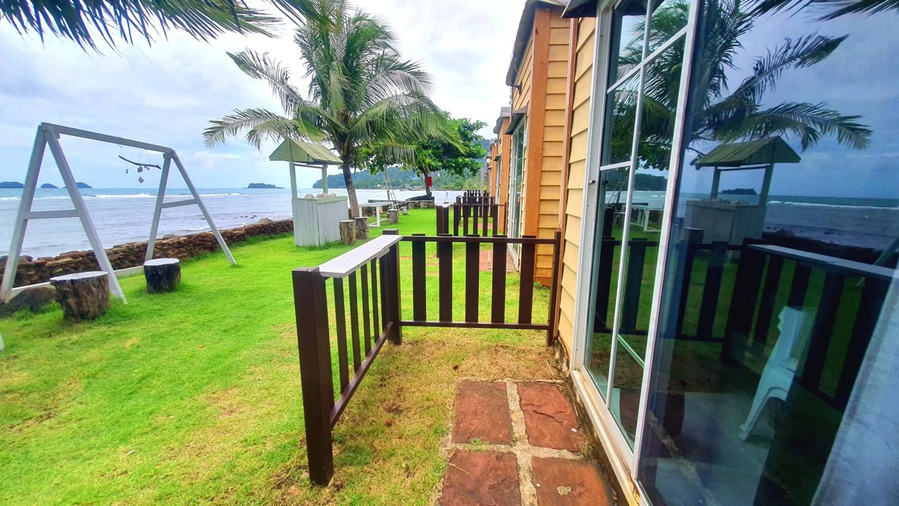 Sea view in Kohchang 7 seaview bungalow