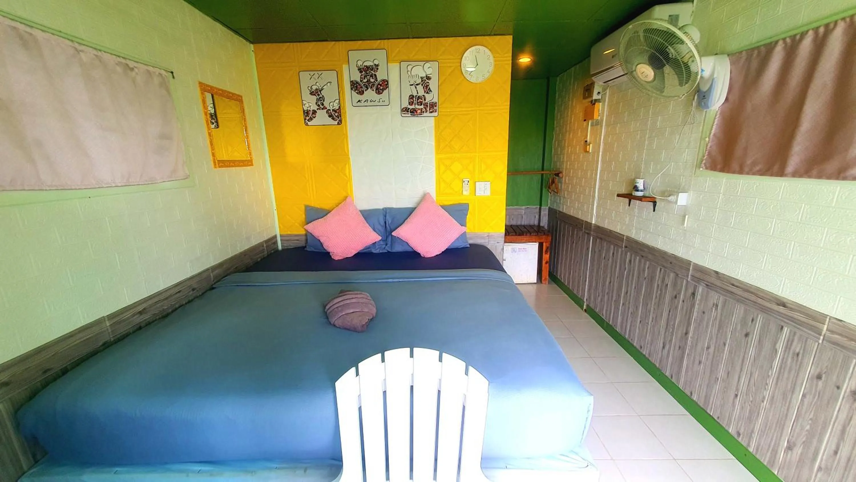 Property building, Bed in Kohchang 7 seaview bungalow