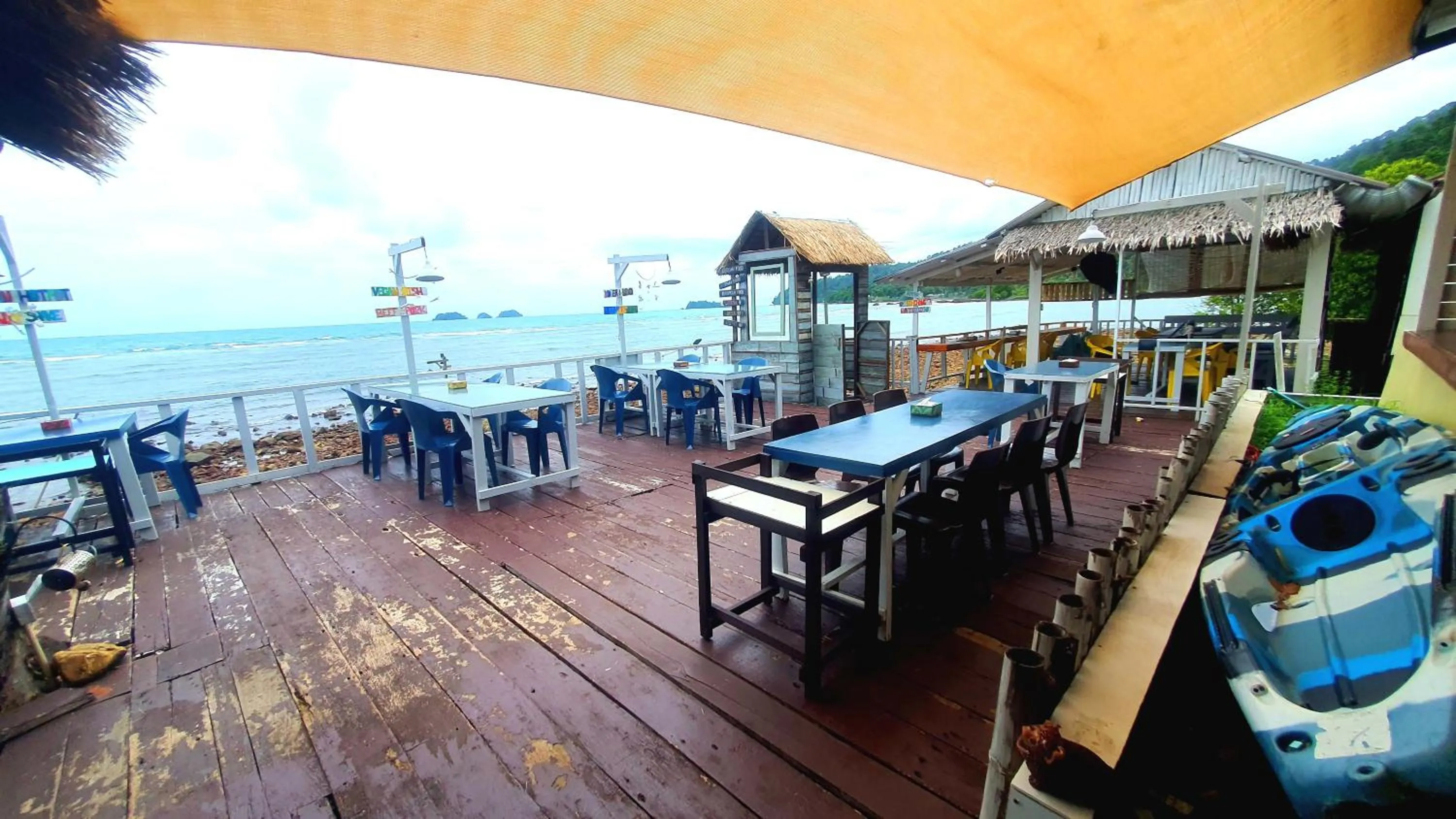 Restaurant/places to eat in Kohchang 7 seaview bungalow