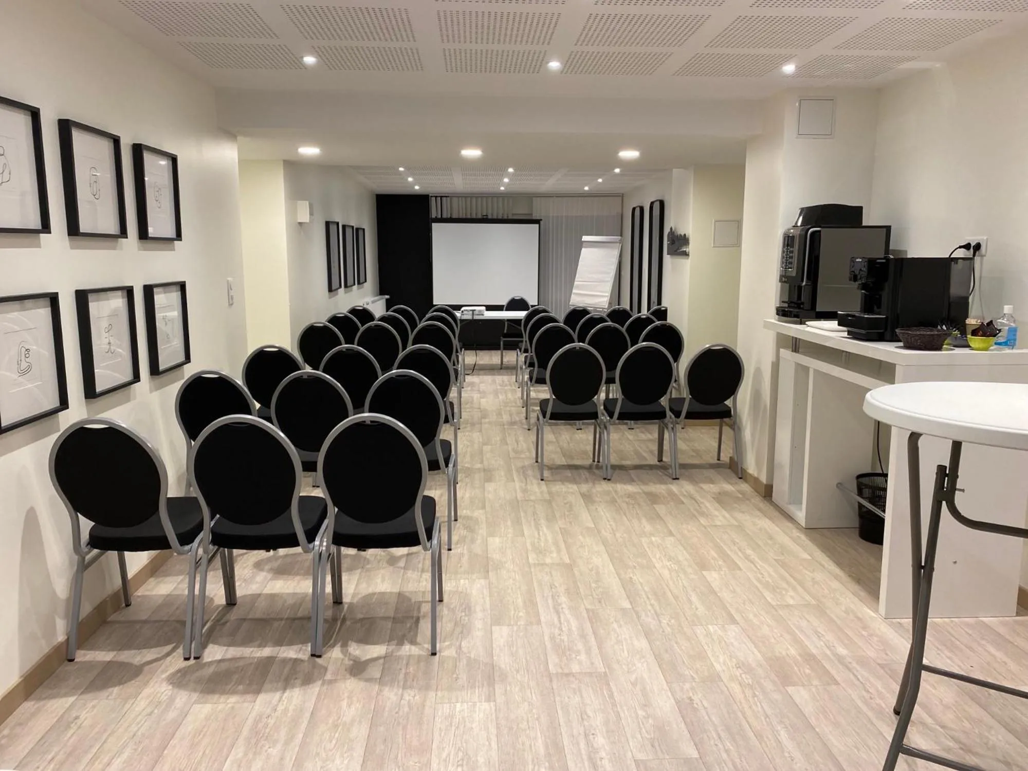 Meeting/conference room in Le Regina Hôtel restaurant