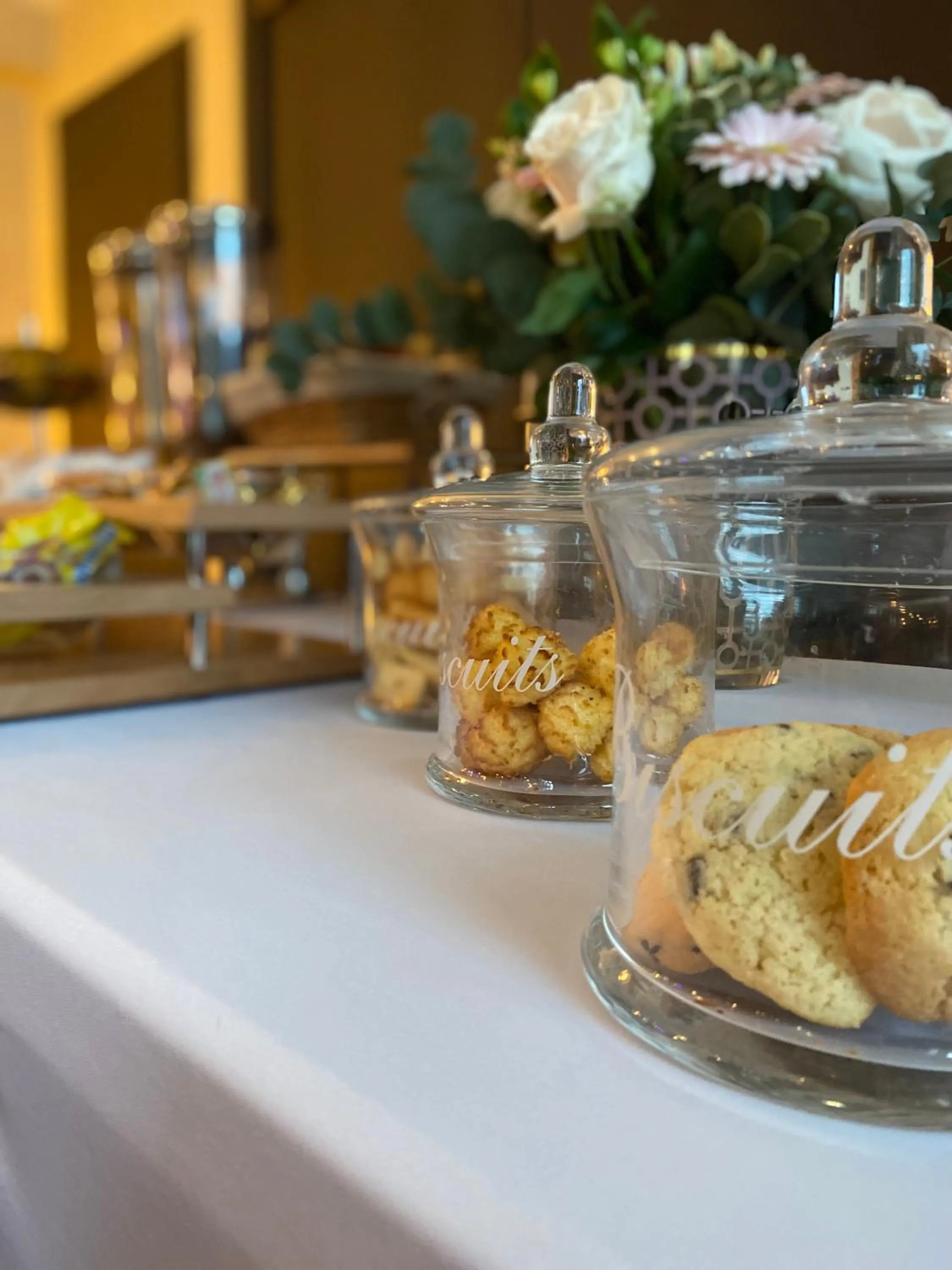 Continental breakfast in Le Regina Hôtel restaurant