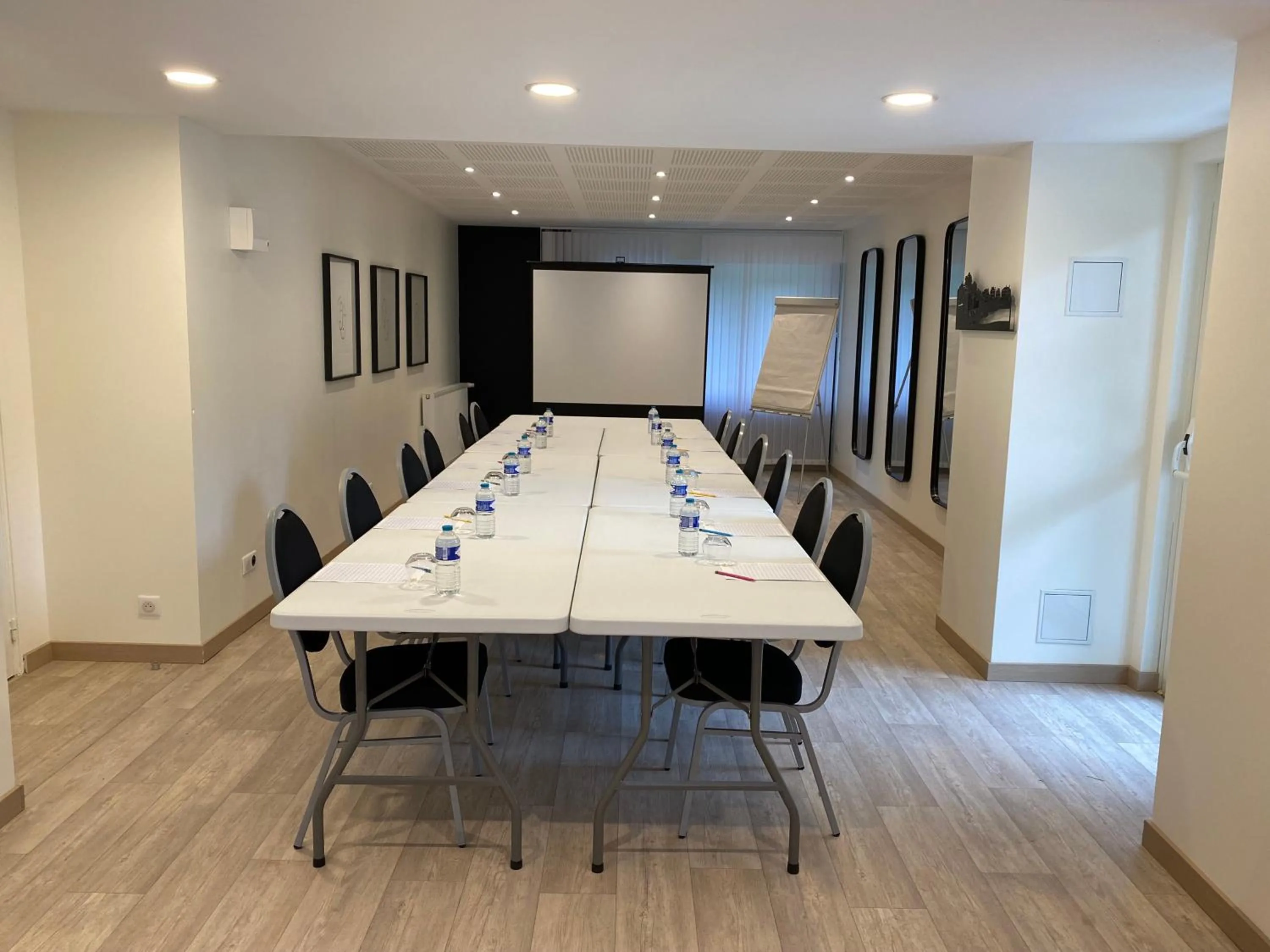 Meeting/conference room in Le Regina Hôtel restaurant