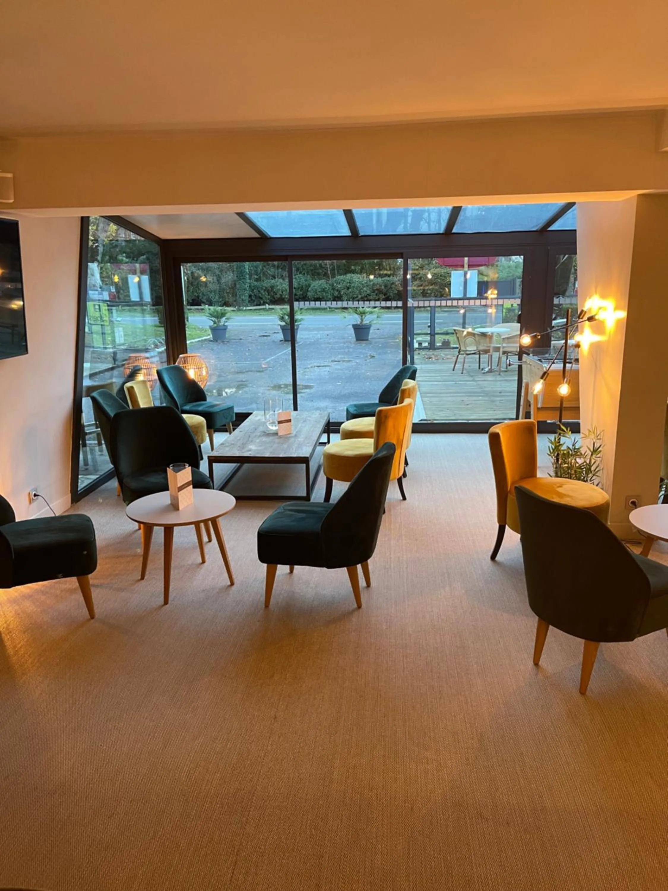 Lounge or bar in Le Regina Hôtel restaurant