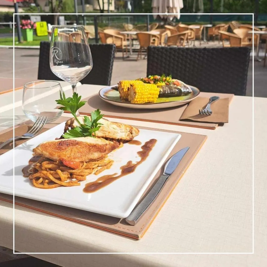 Lunch in Le Regina Hôtel restaurant