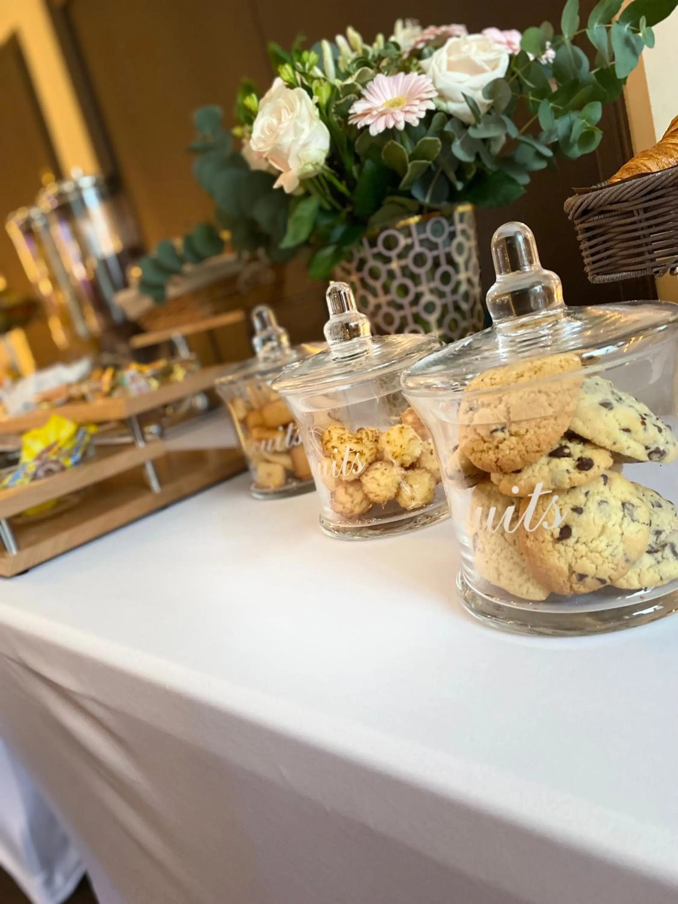 Breakfast in Le Regina Hôtel restaurant