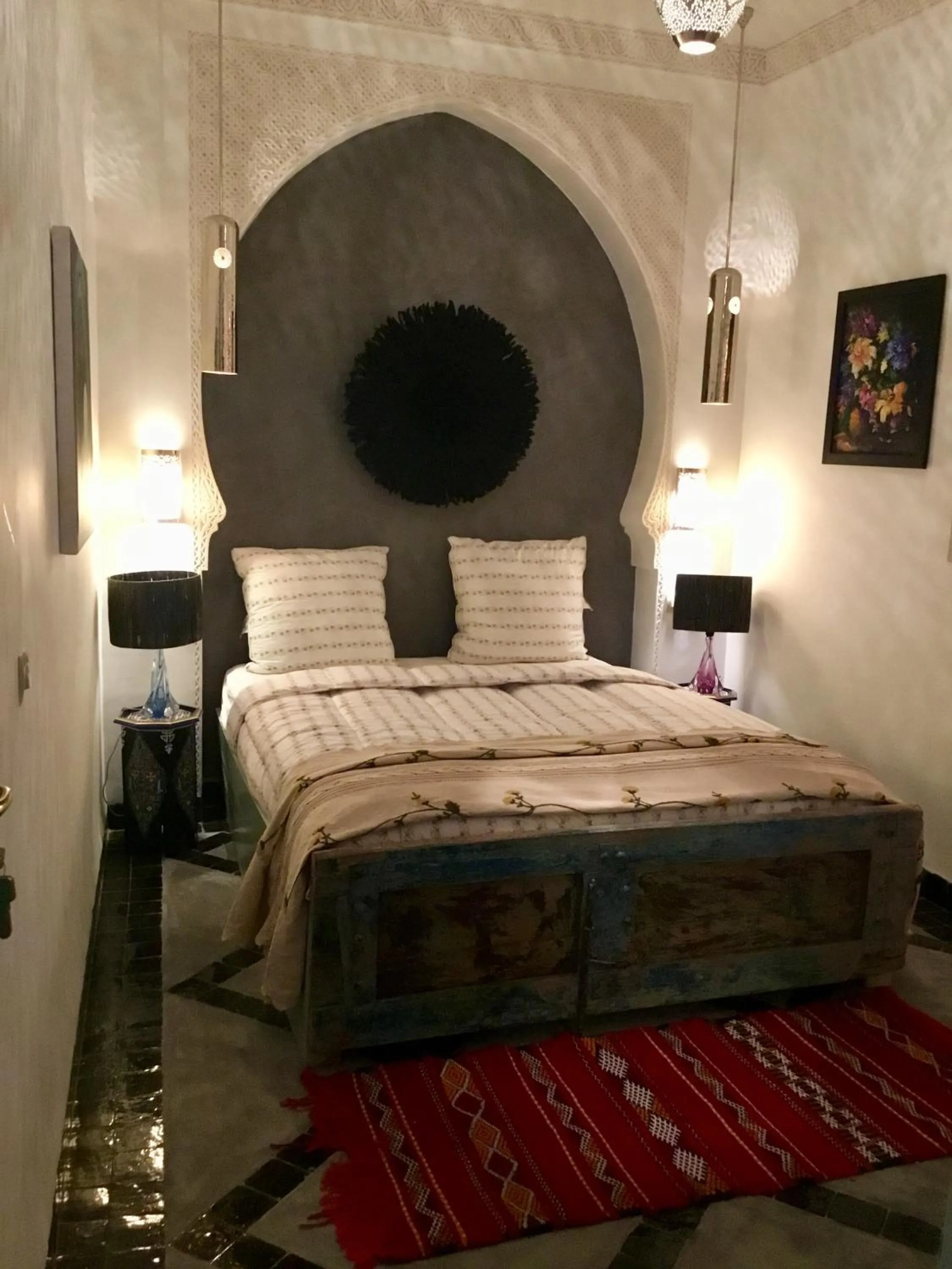 Photo of the whole room, Bed in Riad Lumière