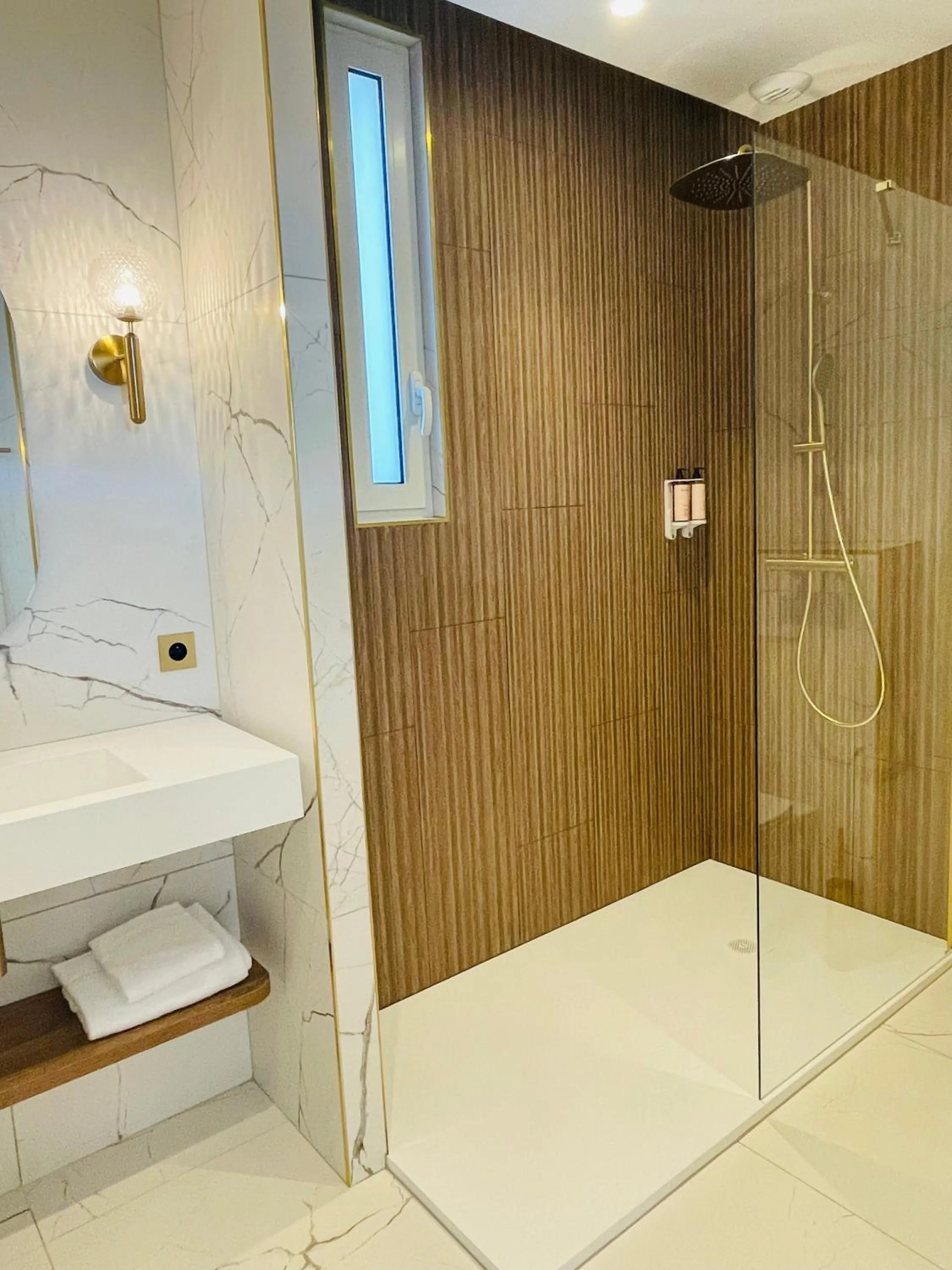 Shower in Les Sables Blancs