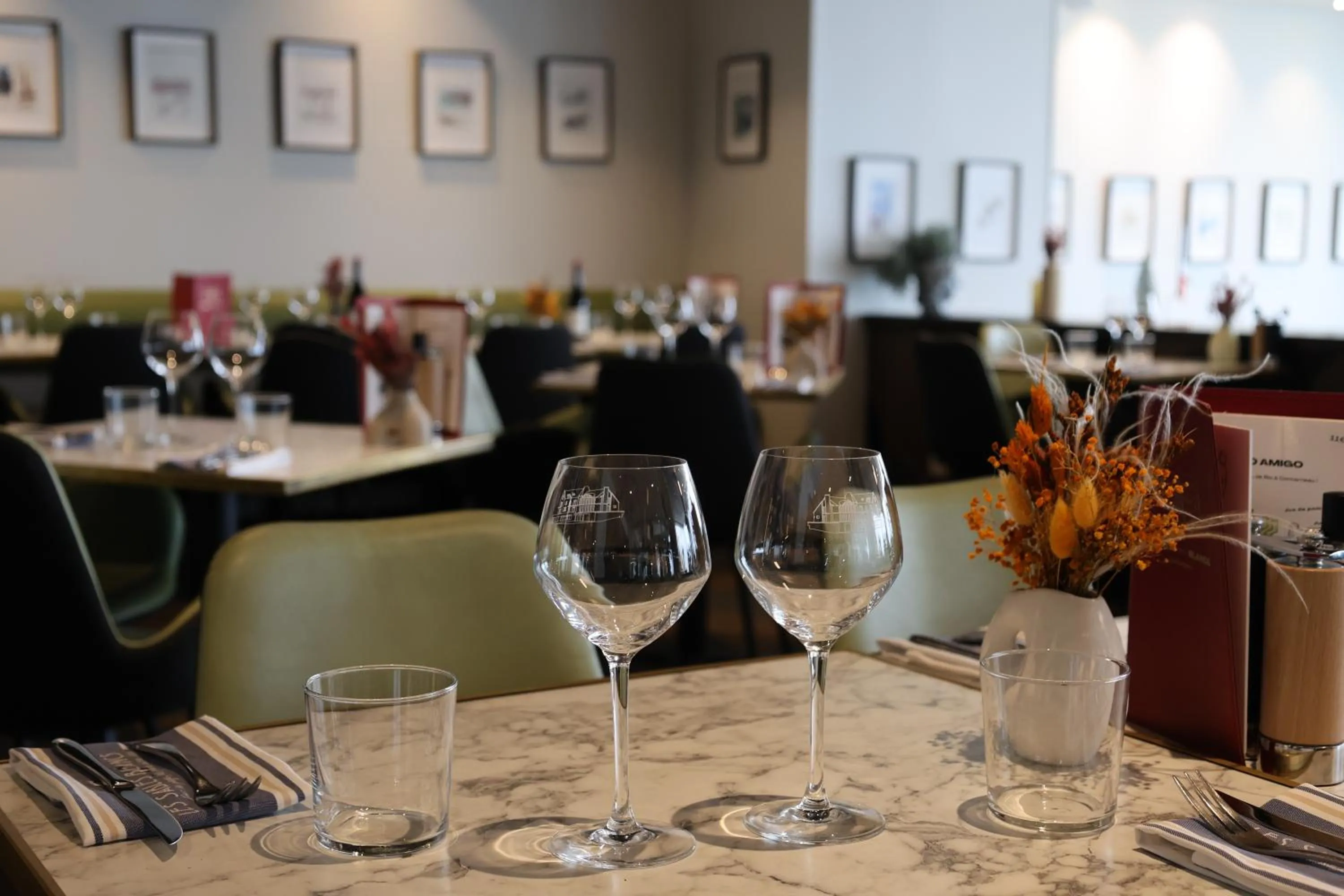 Restaurant/places to eat in Les Sables Blancs