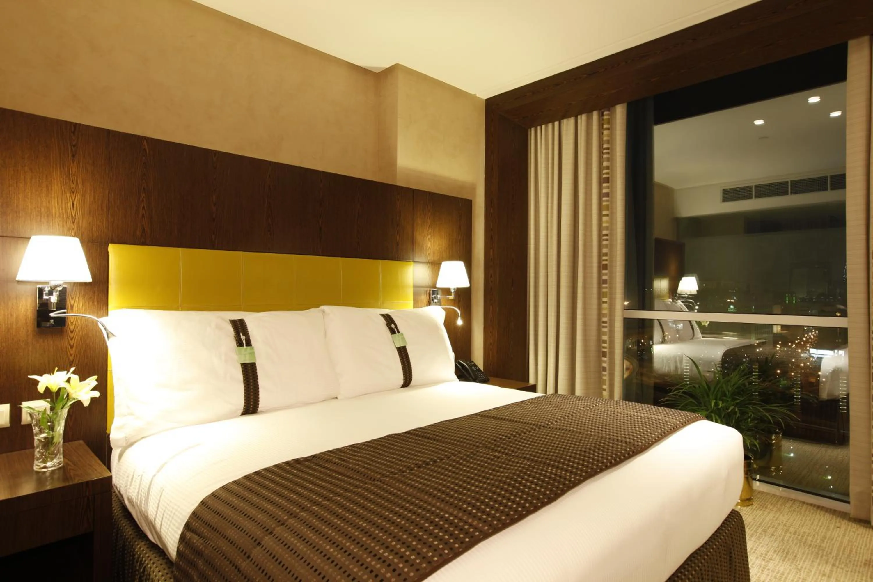 Bedroom, Bed in Holiday Inn Meydan, an IHG Hotel