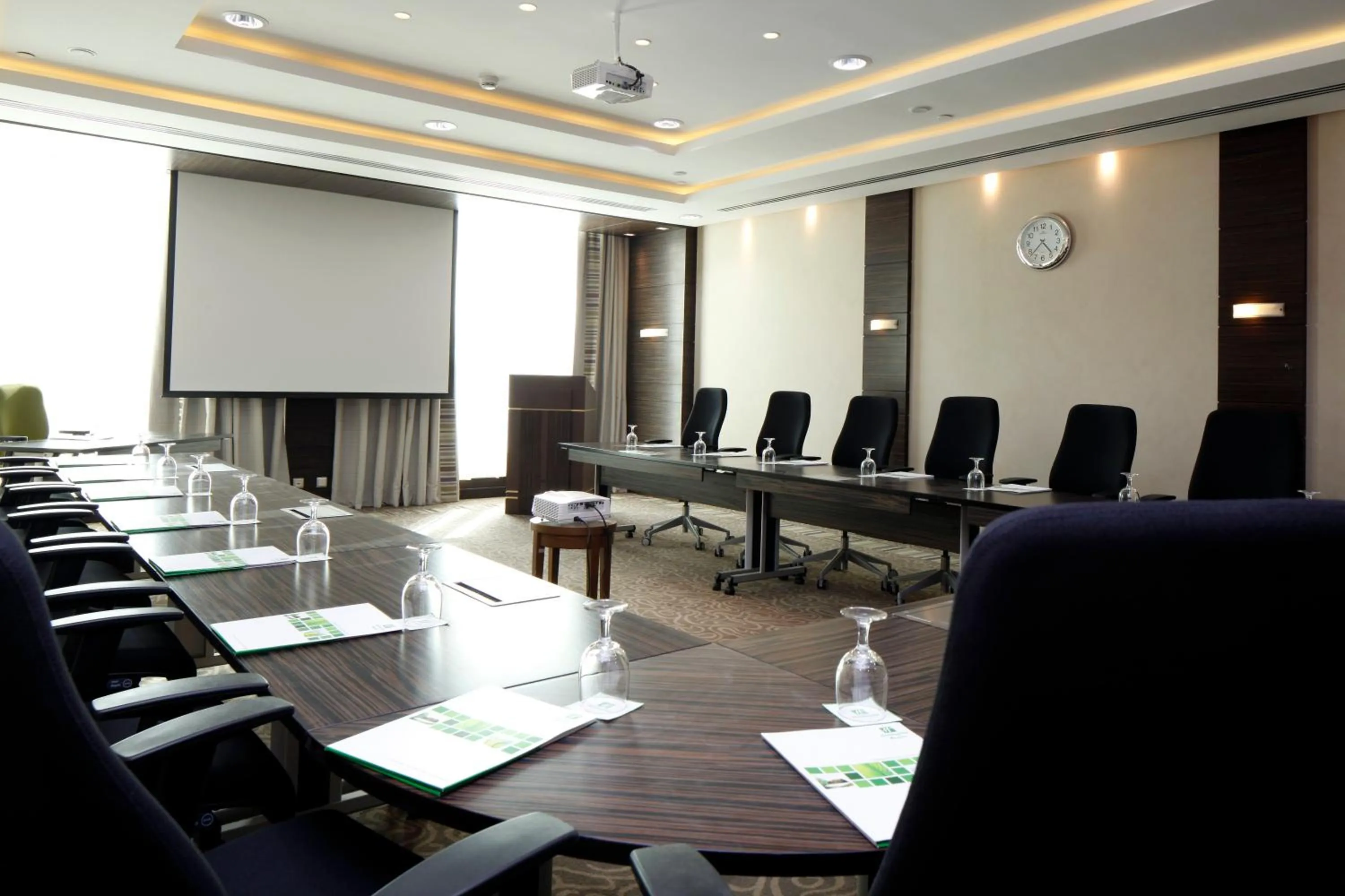 Meeting/conference room, Business Area/Conference Room in Holiday Inn Meydan, an IHG Hotel