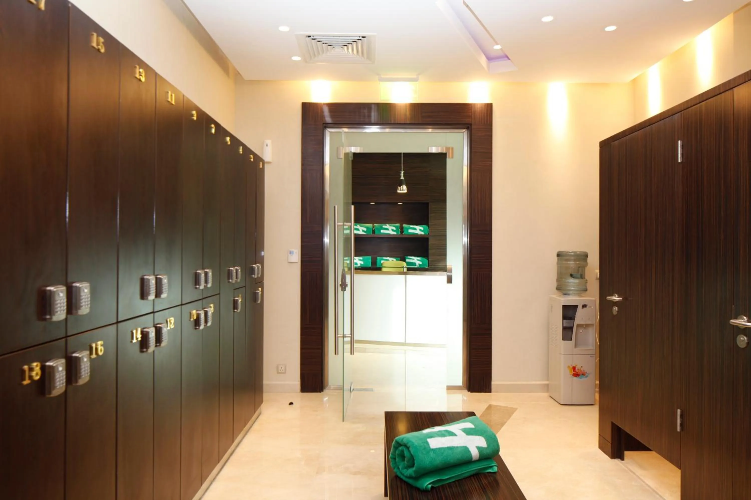 Fitness centre/facilities, Kitchen/Kitchenette in Holiday Inn Meydan, an IHG Hotel