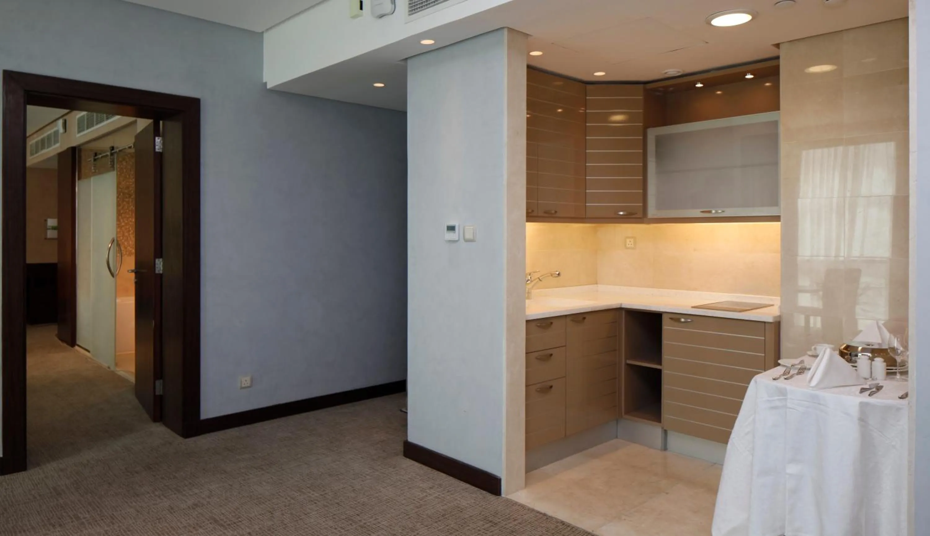 Photo of the whole room, Kitchen/Kitchenette in Holiday Inn Meydan, an IHG Hotel