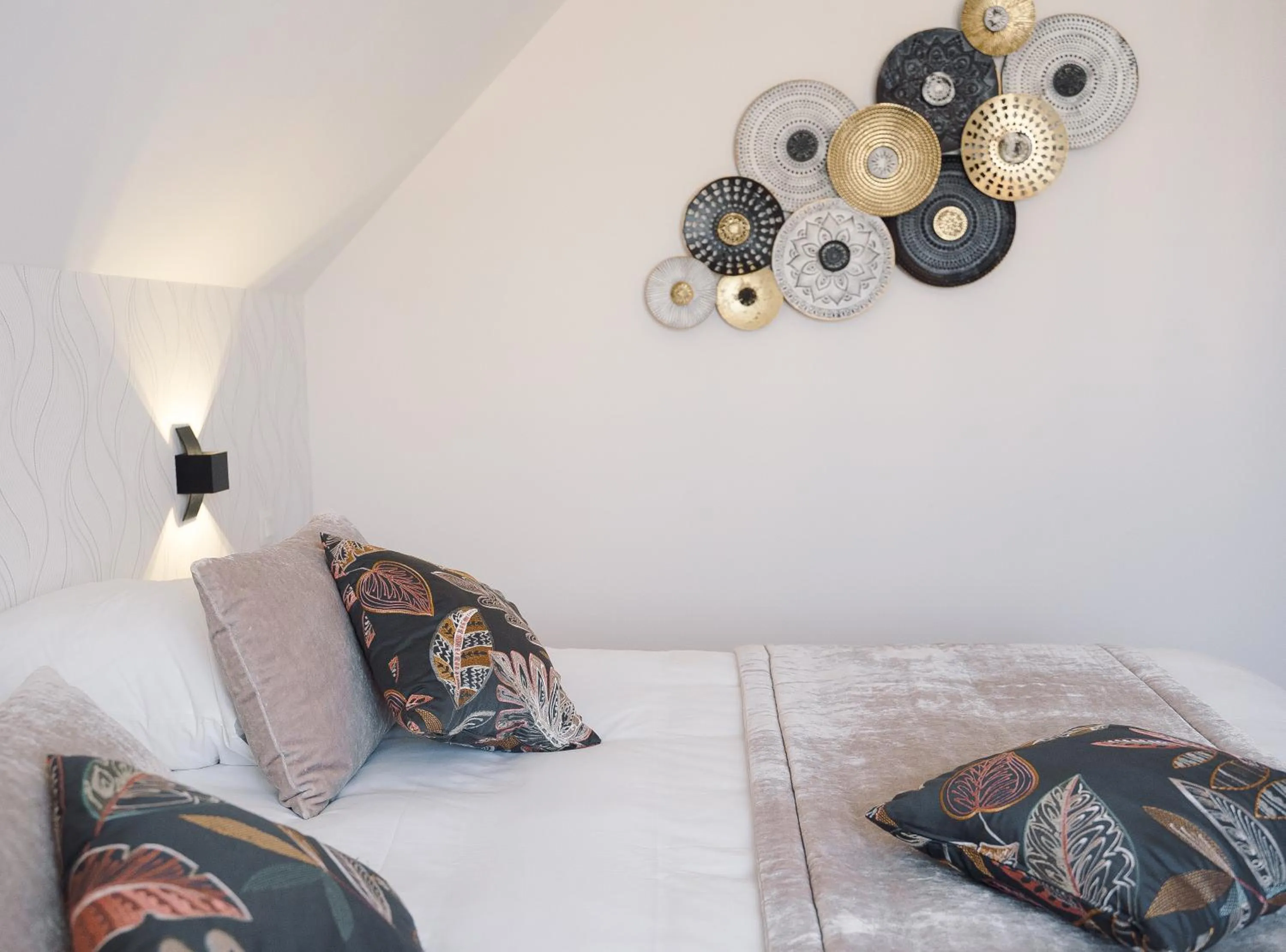 Bed in Hôtel Les Agapanthes-Logis Hôtel