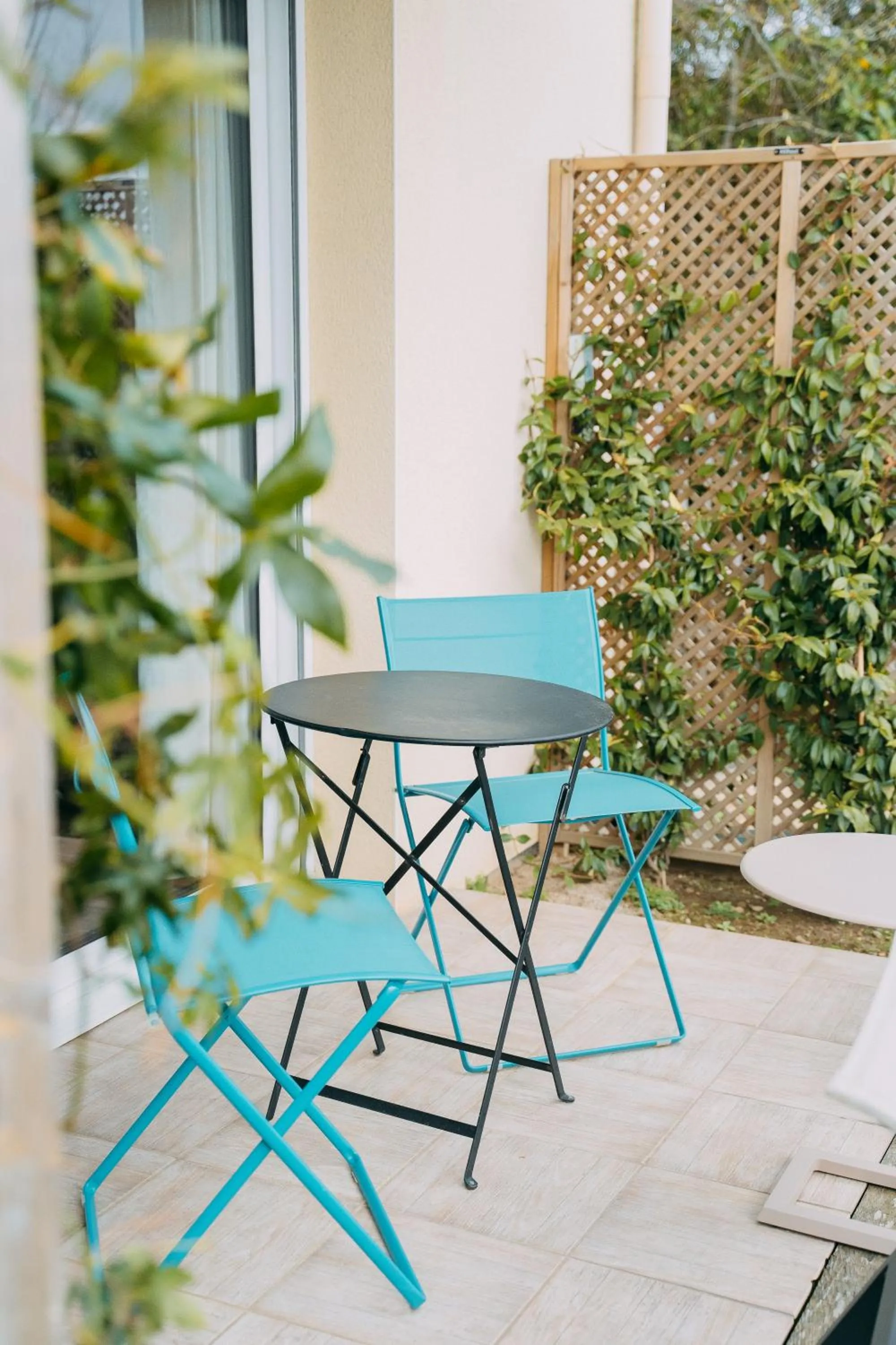 Patio in Hôtel Les Agapanthes-Logis Hôtel