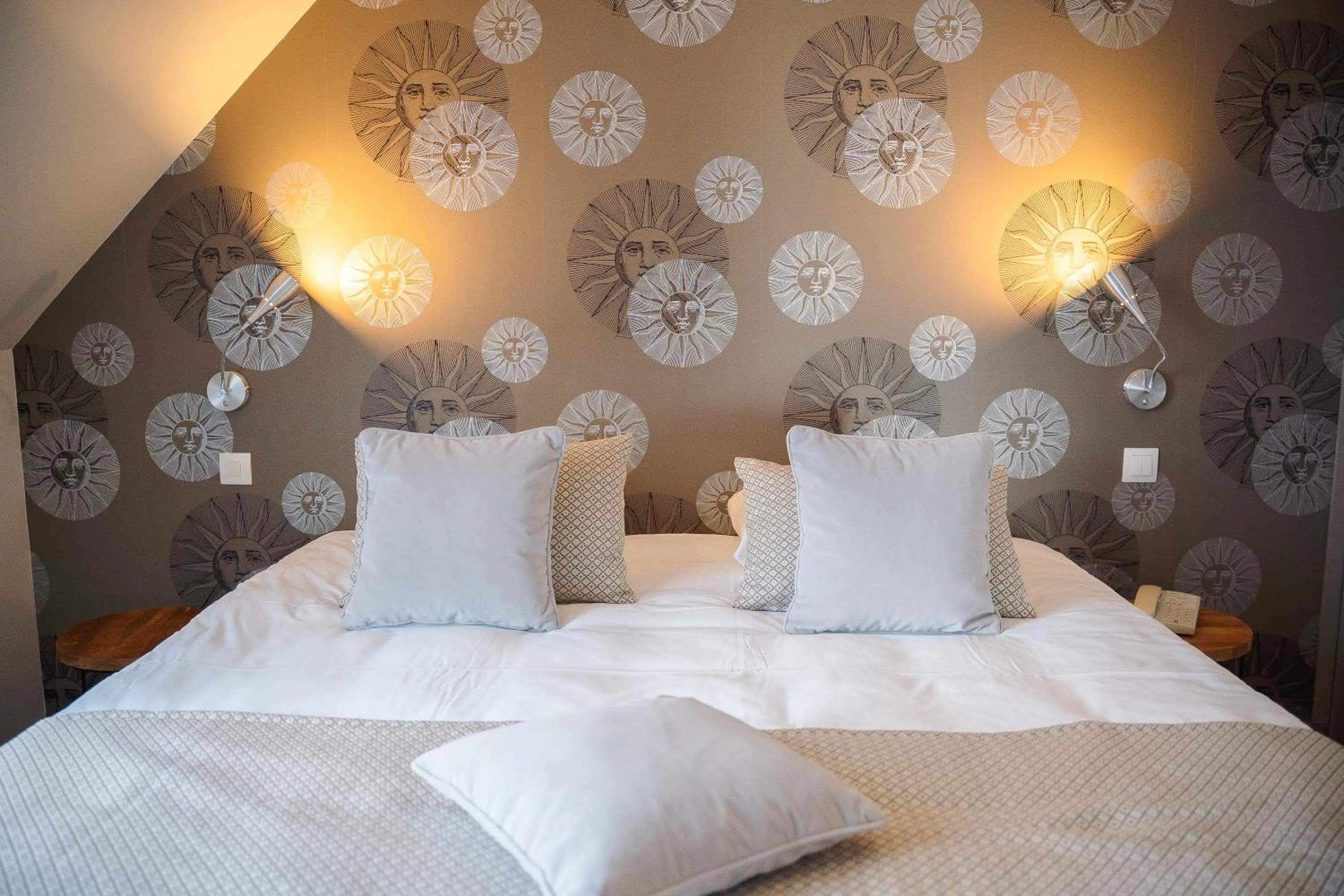 Bed in Hôtel Les Agapanthes-Logis Hôtel