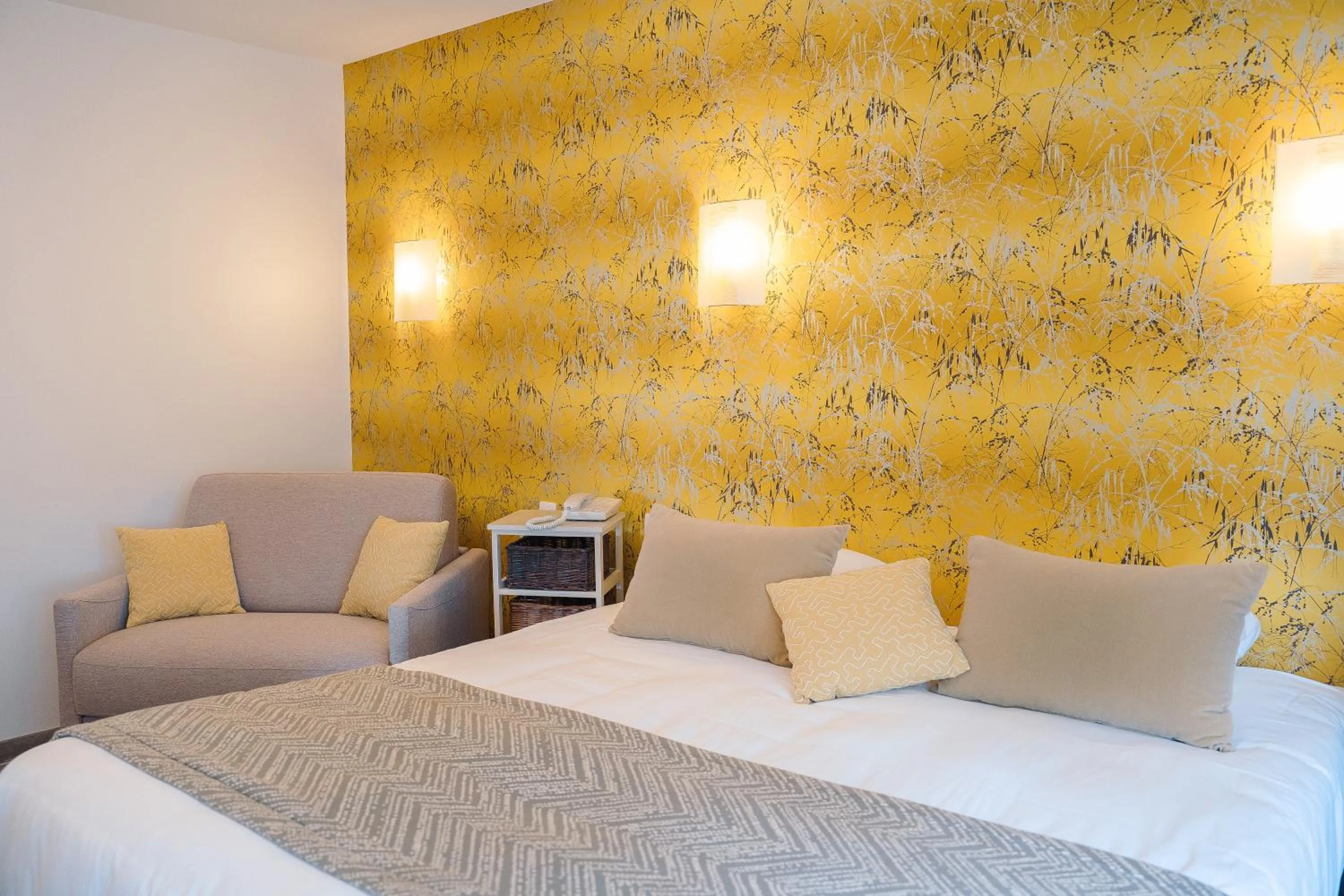 Bed in Hôtel Les Agapanthes-Logis Hôtel