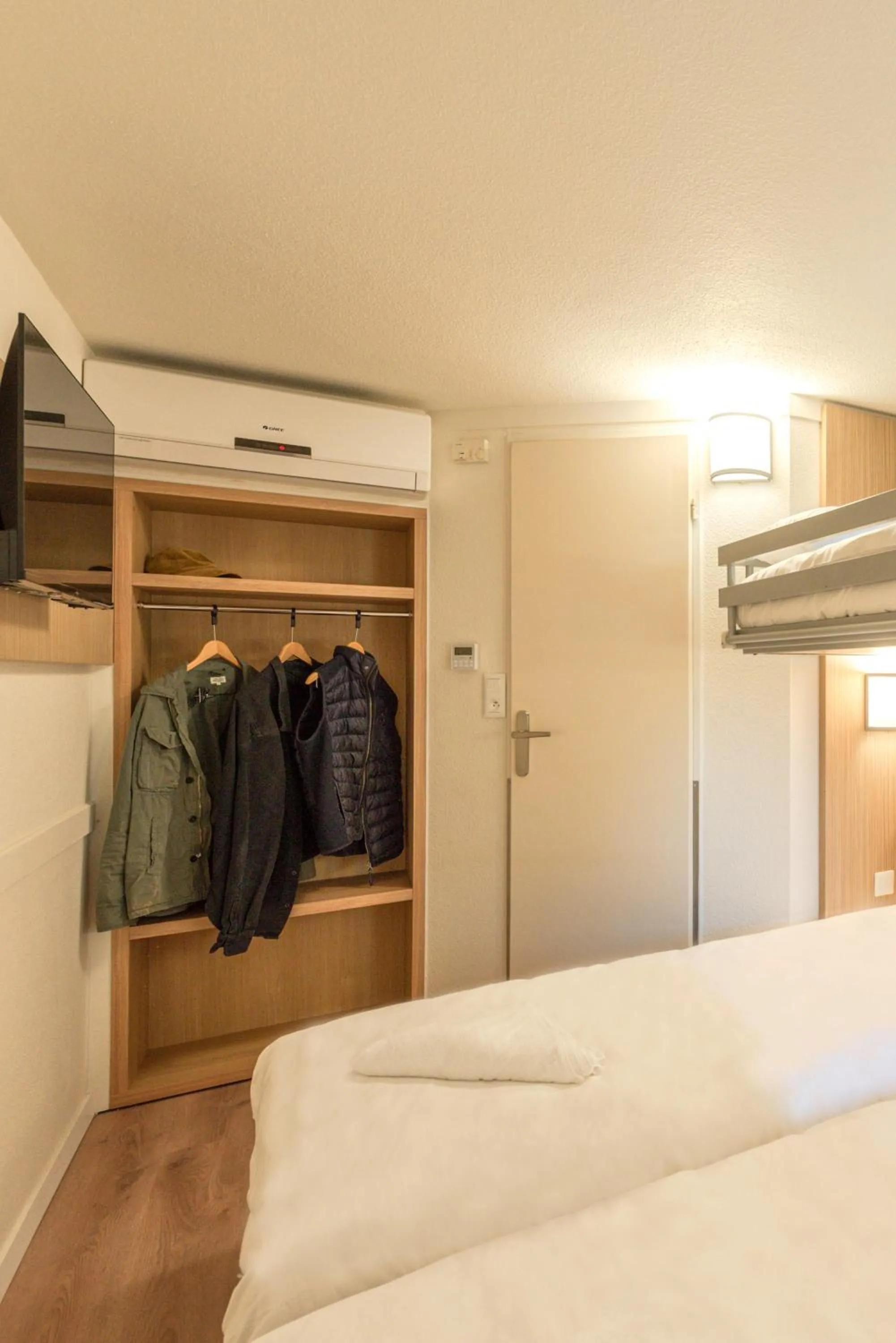 Toilet, Bed in Premiere Classe Toulon La Seyne-sur-Mer