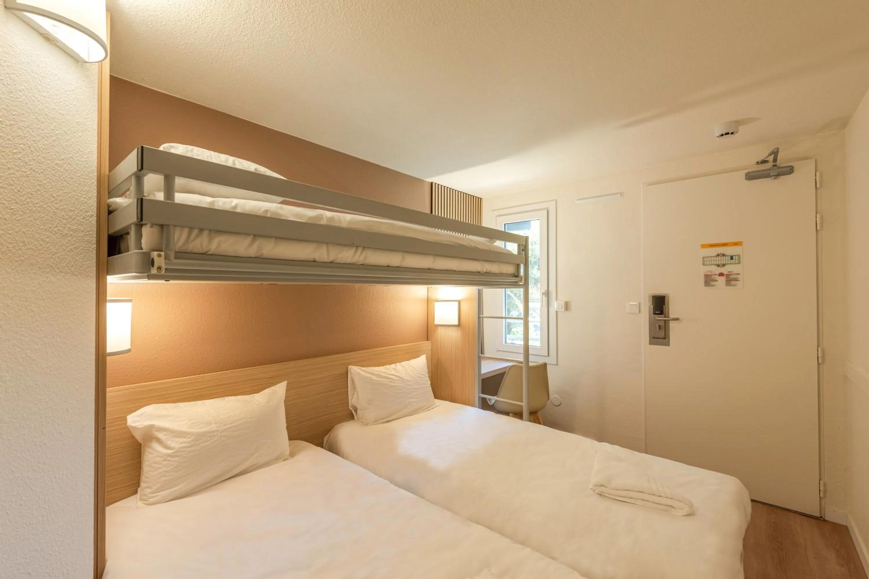 Bed in Premiere Classe Toulon La Seyne-sur-Mer