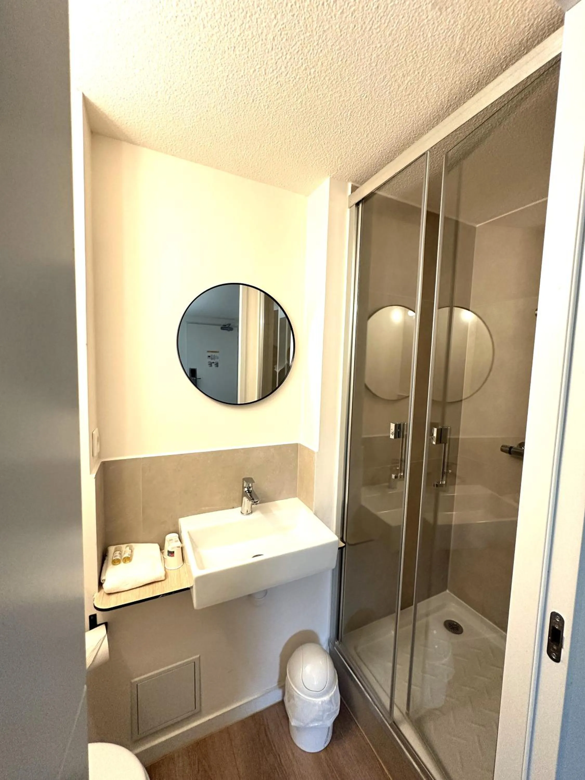 Bathroom in Premiere Classe Toulon La Seyne-sur-Mer
