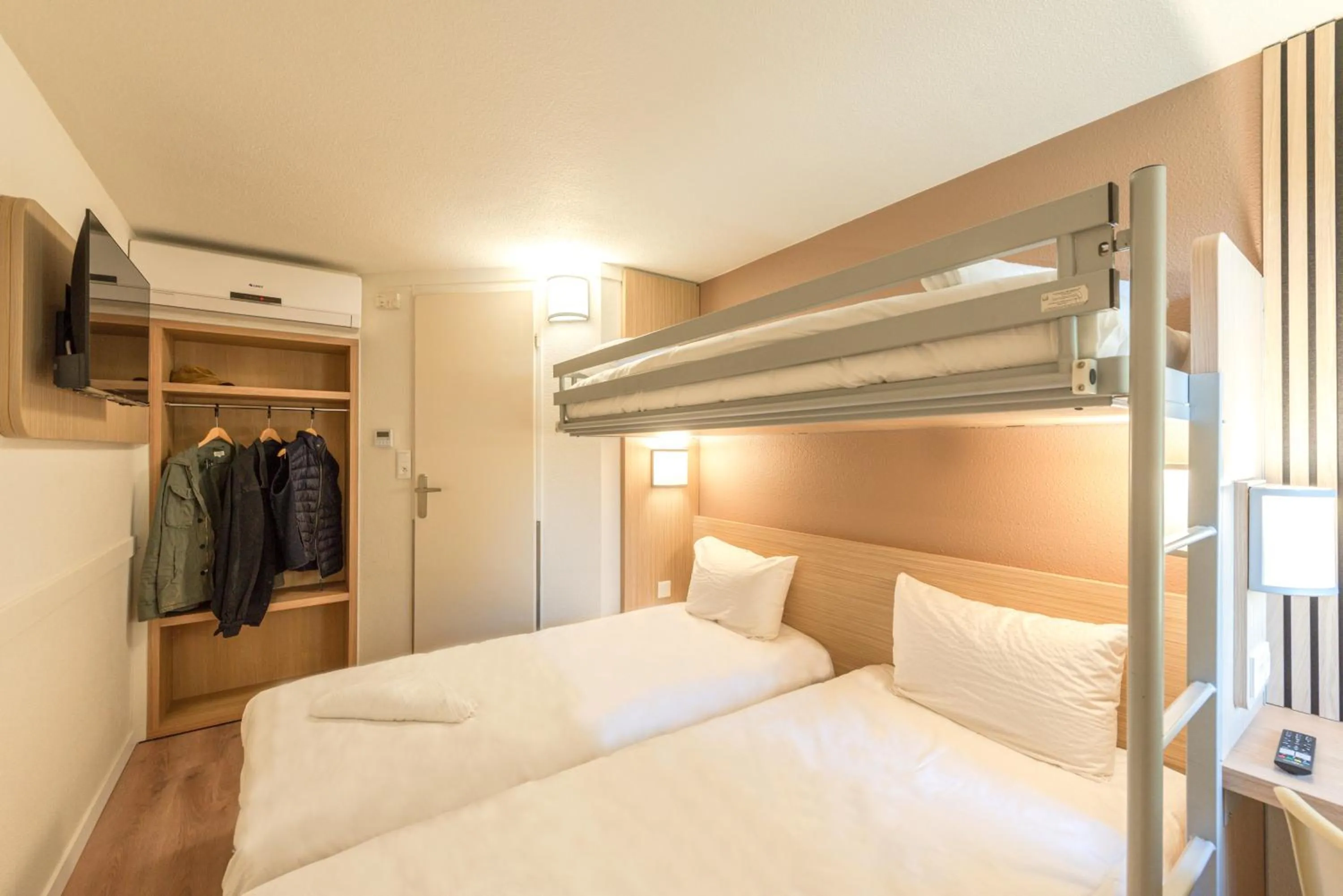 Bed in Premiere Classe Toulon La Seyne-sur-Mer