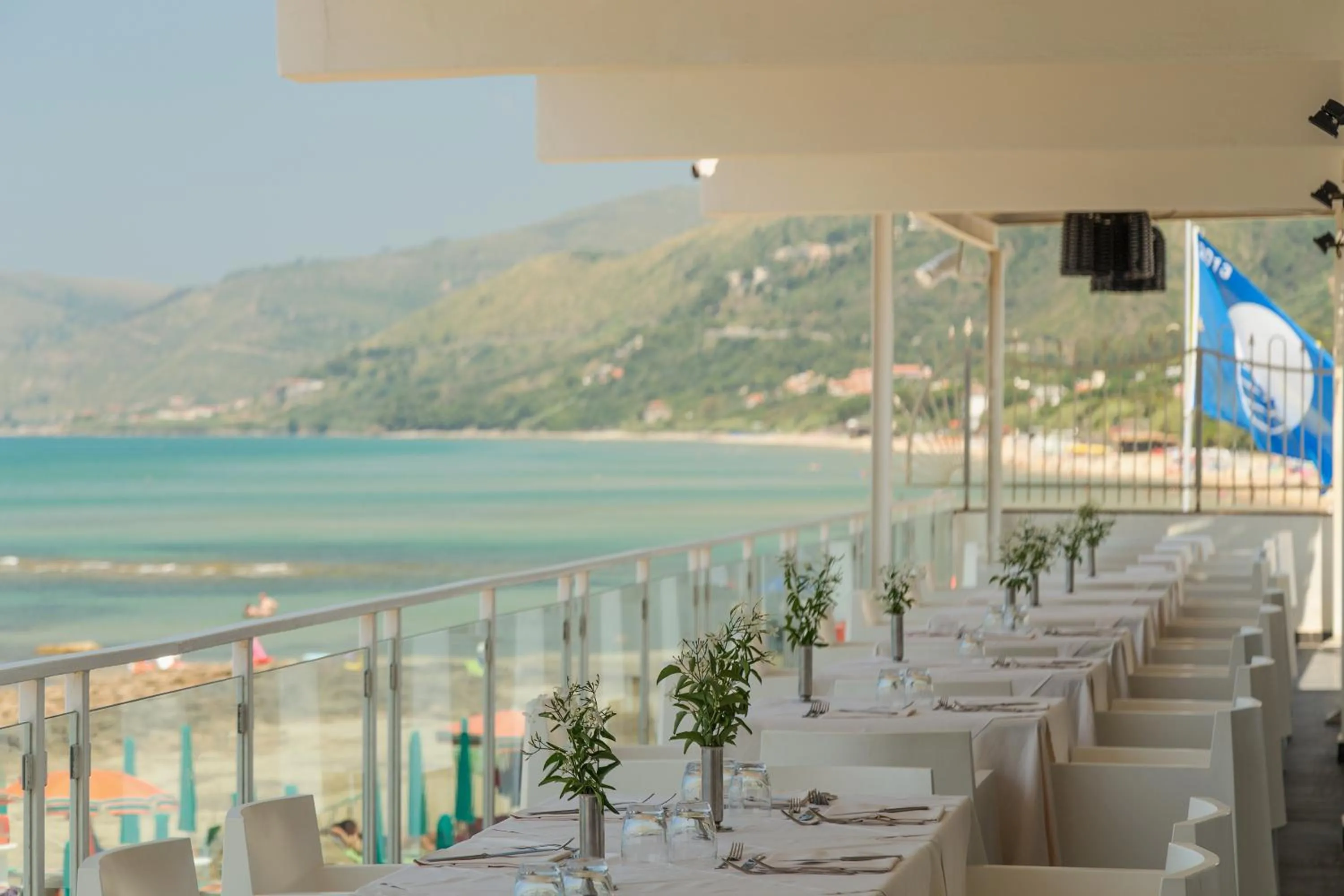 Restaurant/places to eat in Hotel La Playa