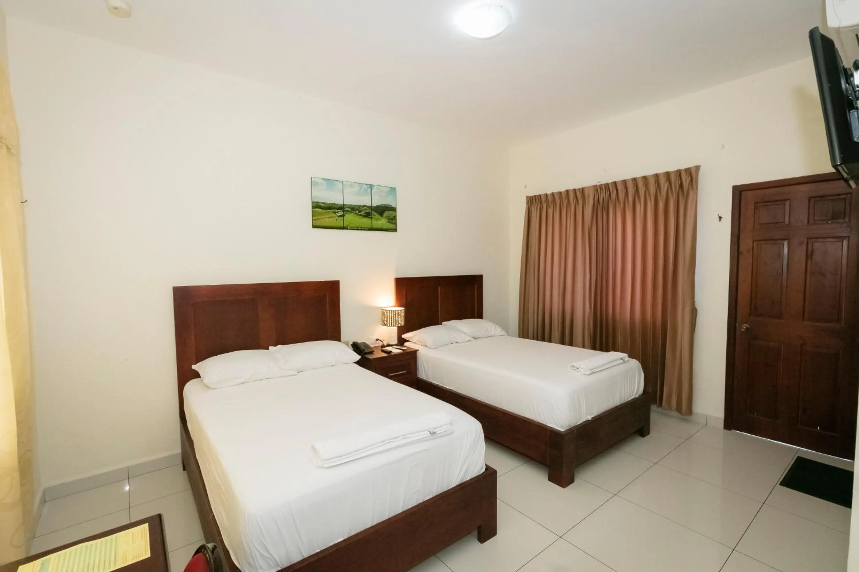 Bed in Hotel Mediterraneo Inn