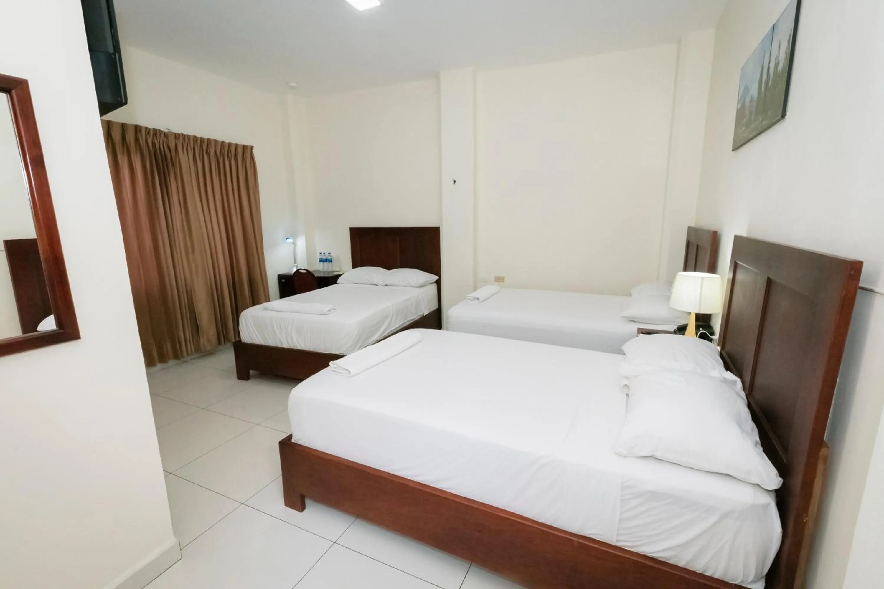 Bed in Hotel Mediterraneo Inn