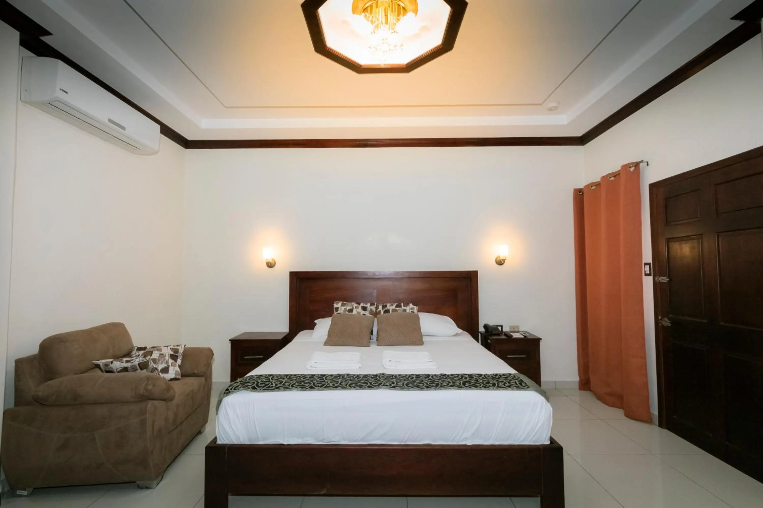 Bed in Hotel Mediterraneo Inn