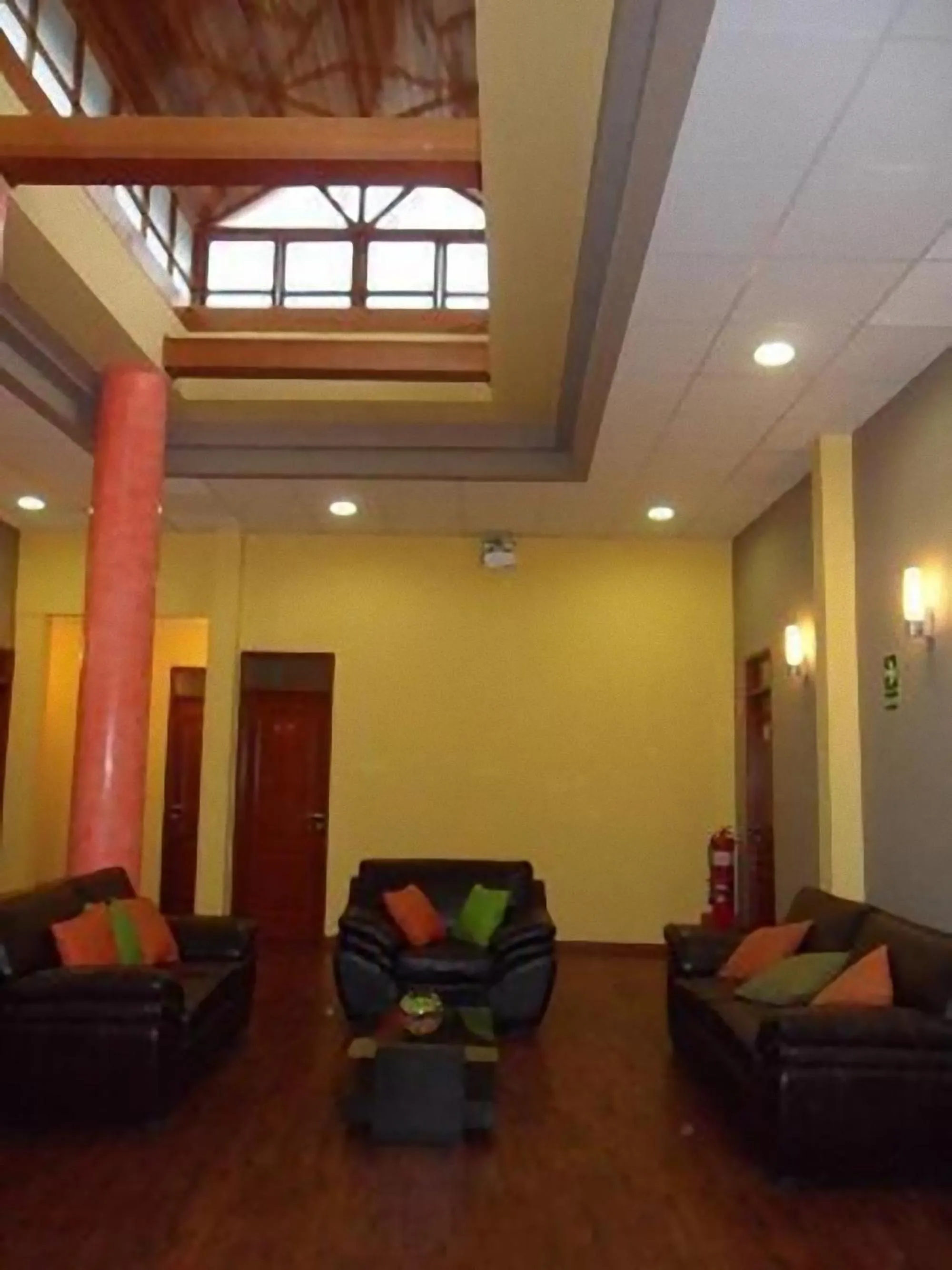 Communal lounge/ TV room in Hotel Inka Path