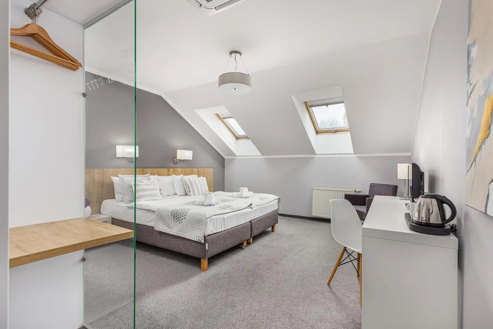 Photo of the whole room, Bed in Willa 777 Krasickiego