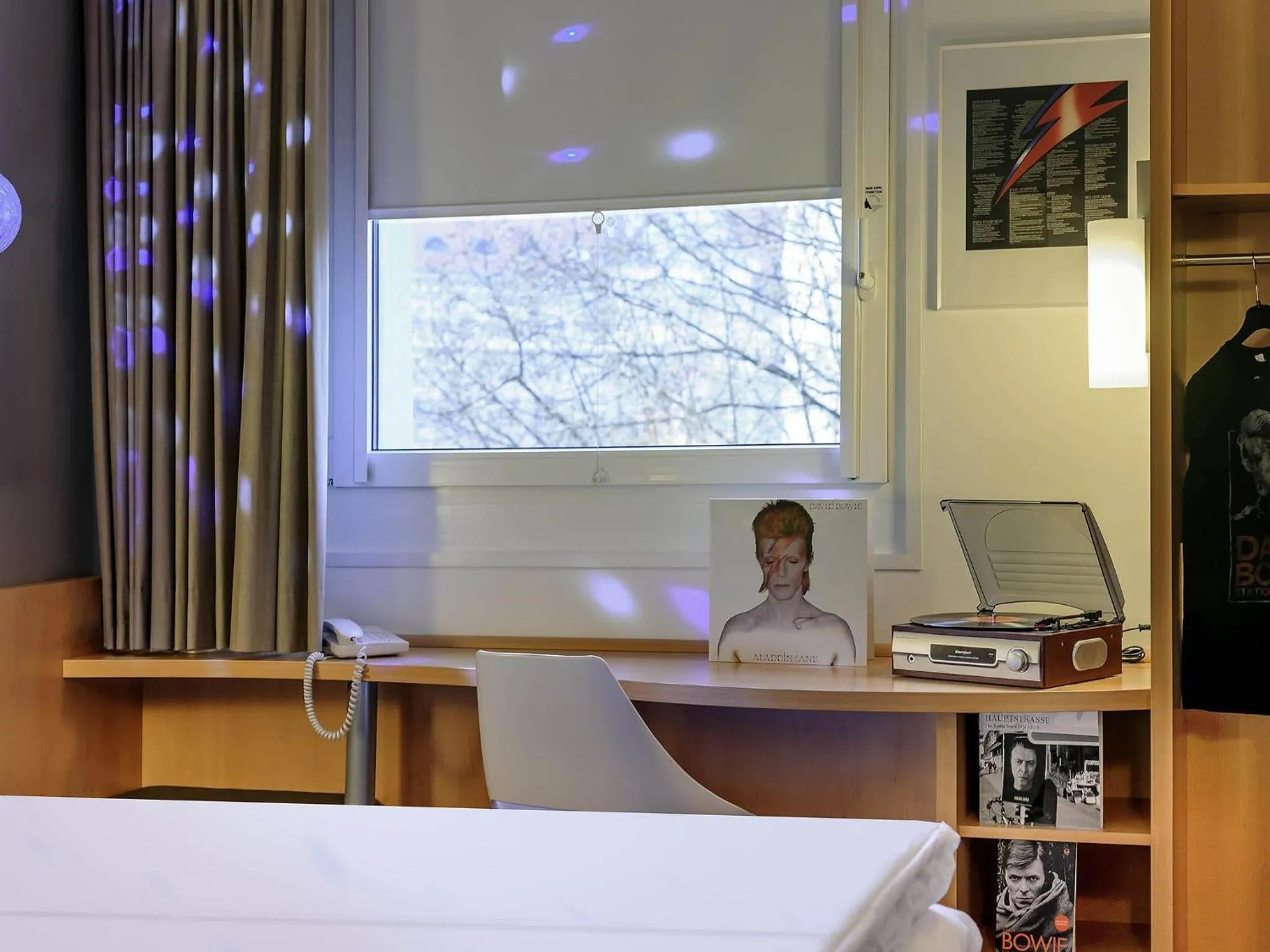 Bedroom in ibis Berlin Kurfuerstendamm