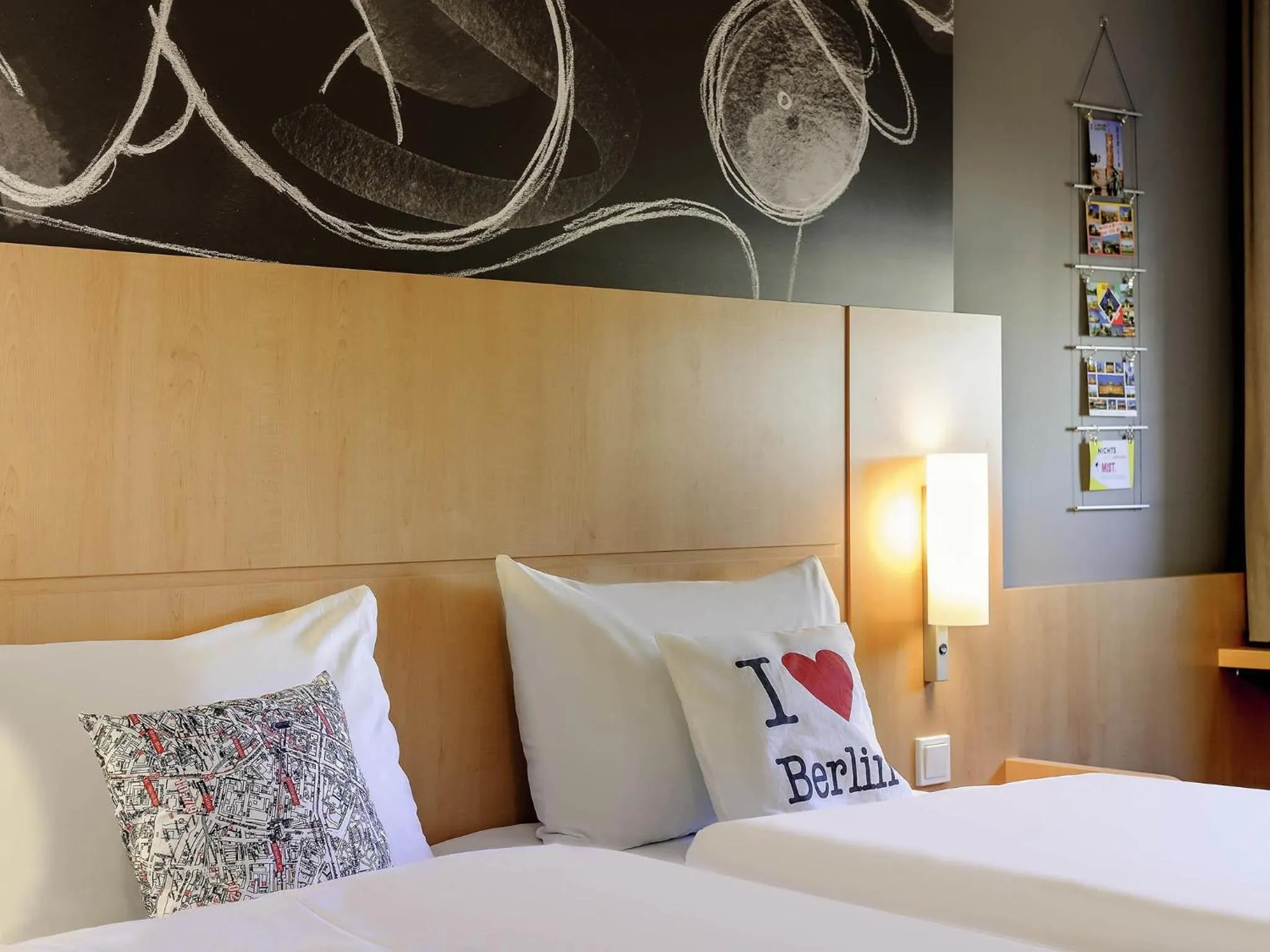 Bedroom, Bed in ibis Berlin Kurfuerstendamm