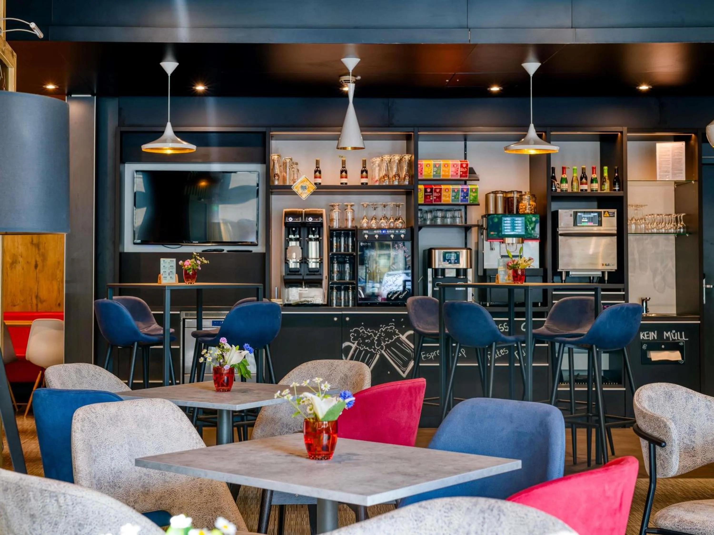 Lounge or bar in ibis Berlin Kurfuerstendamm