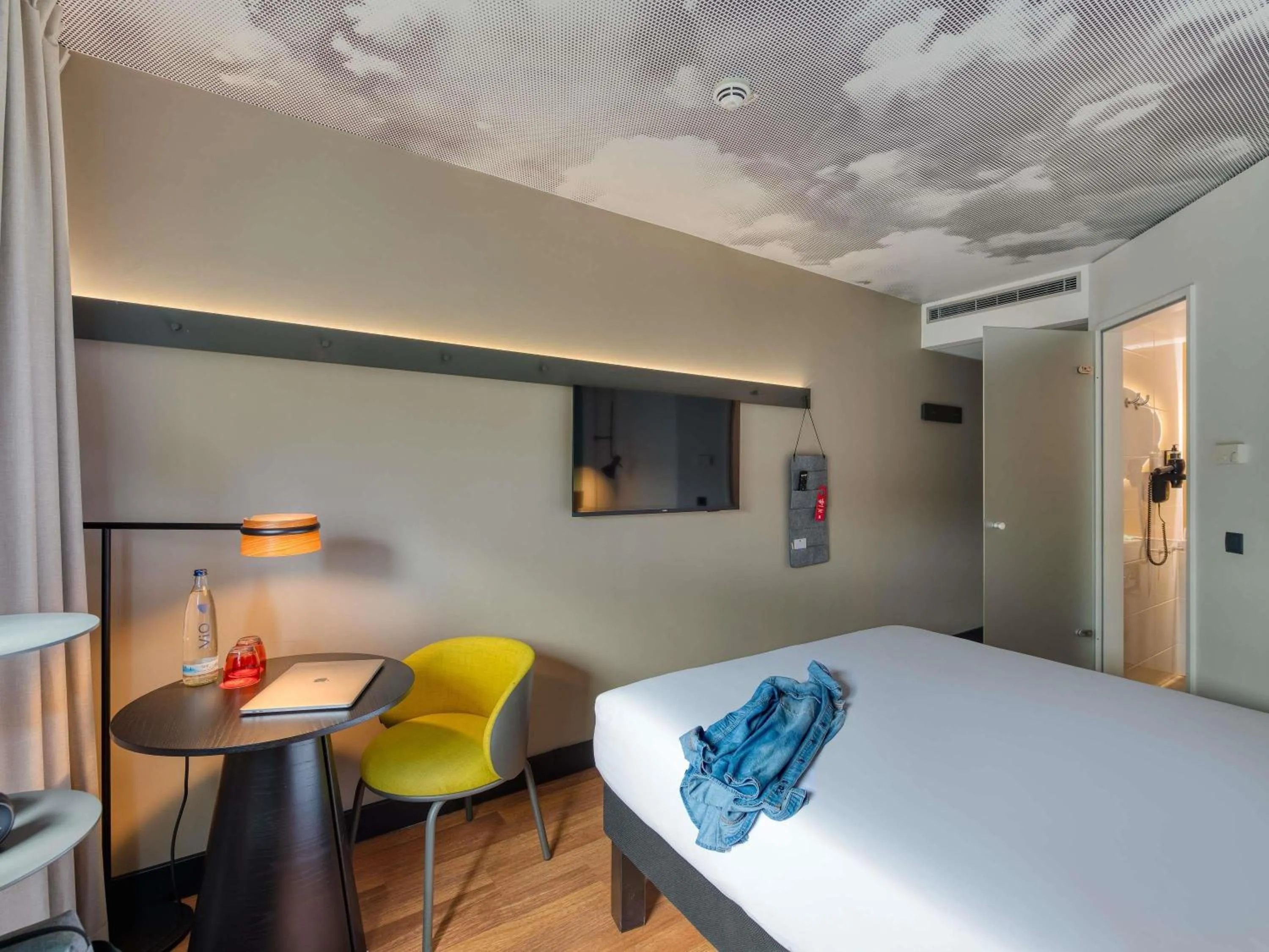 Bedroom, Bed in ibis Berlin Kurfuerstendamm