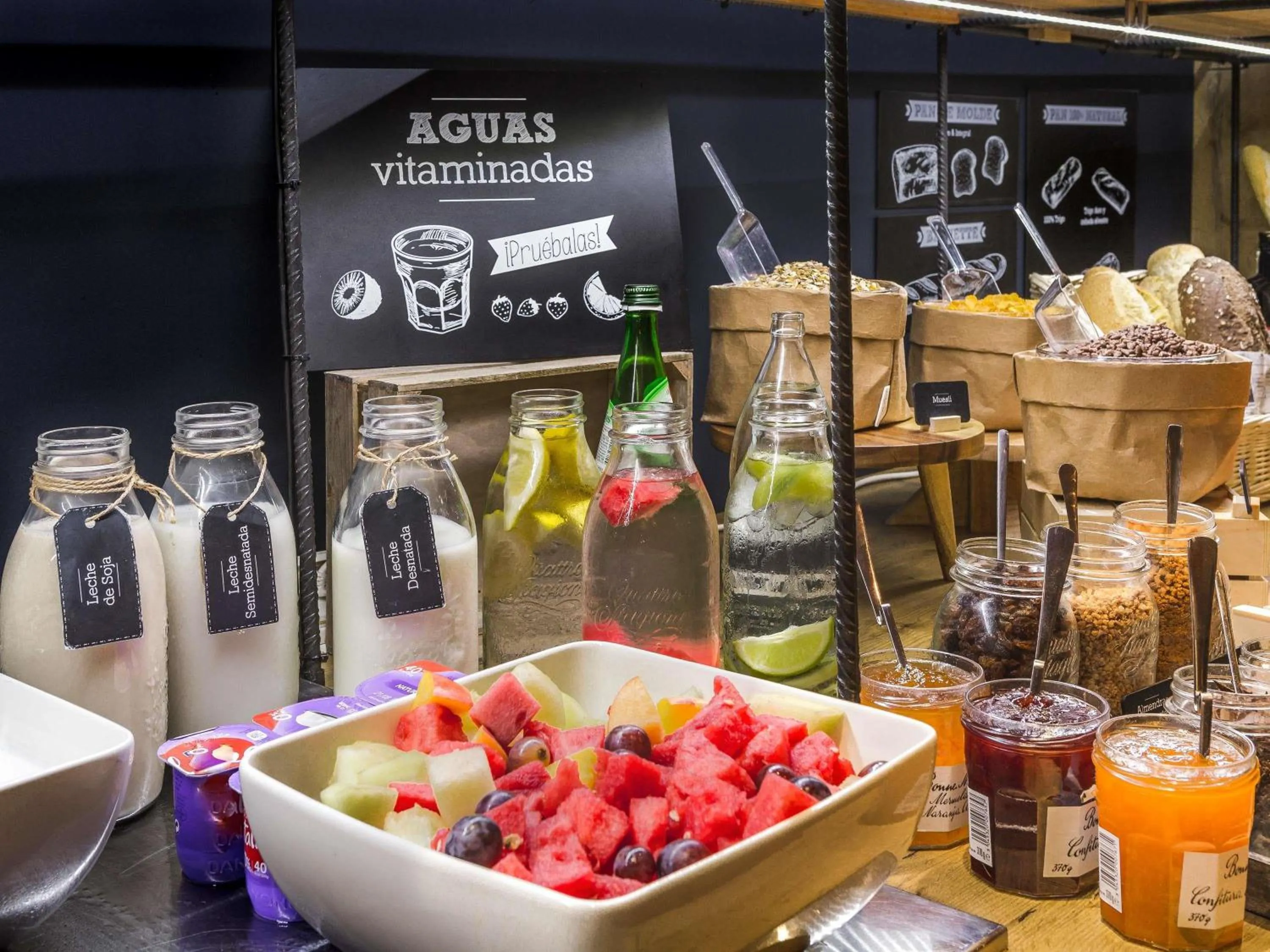 Breakfast in ibis Berlin Kurfuerstendamm