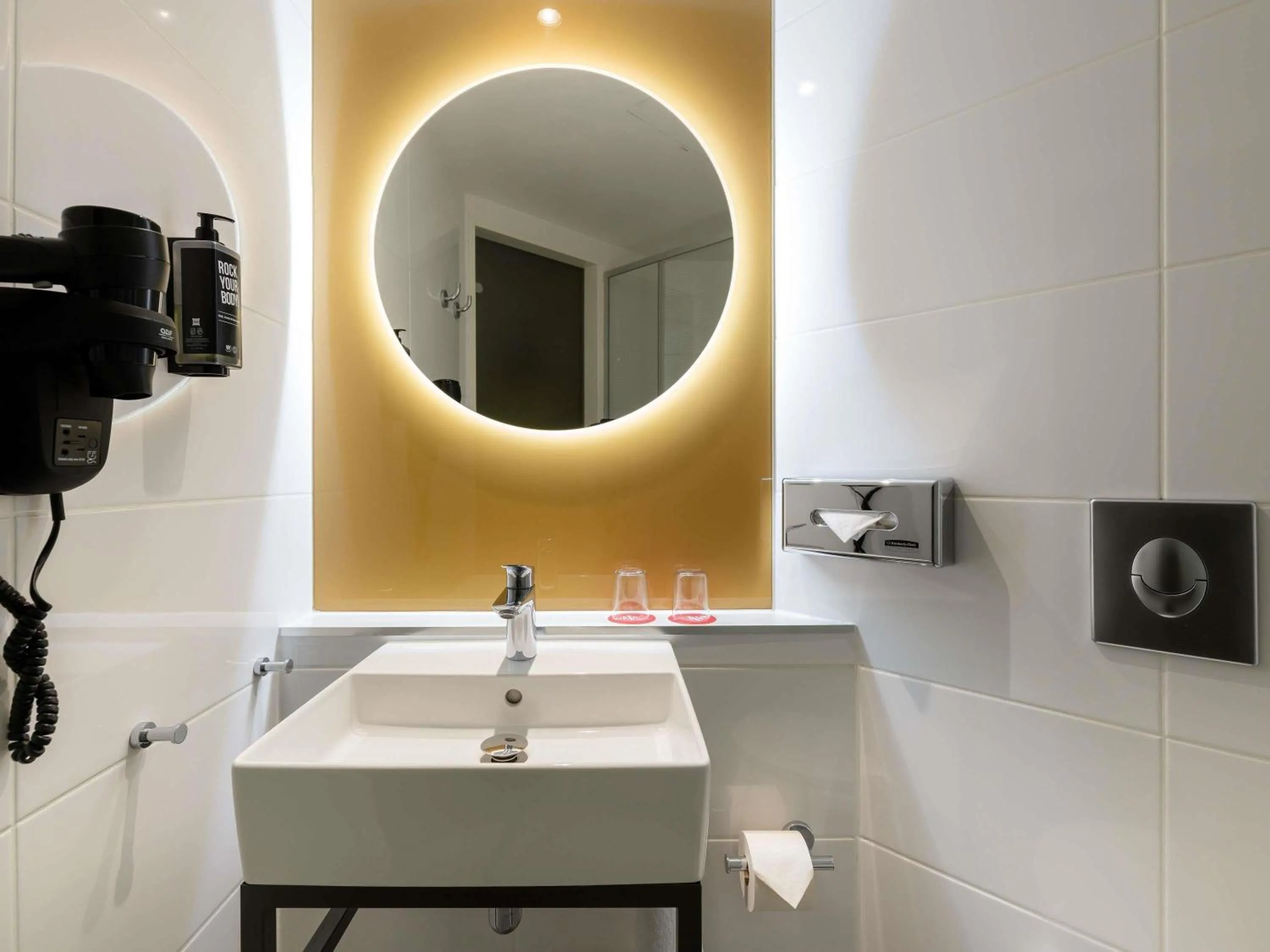 Bedroom in ibis Berlin Kurfuerstendamm