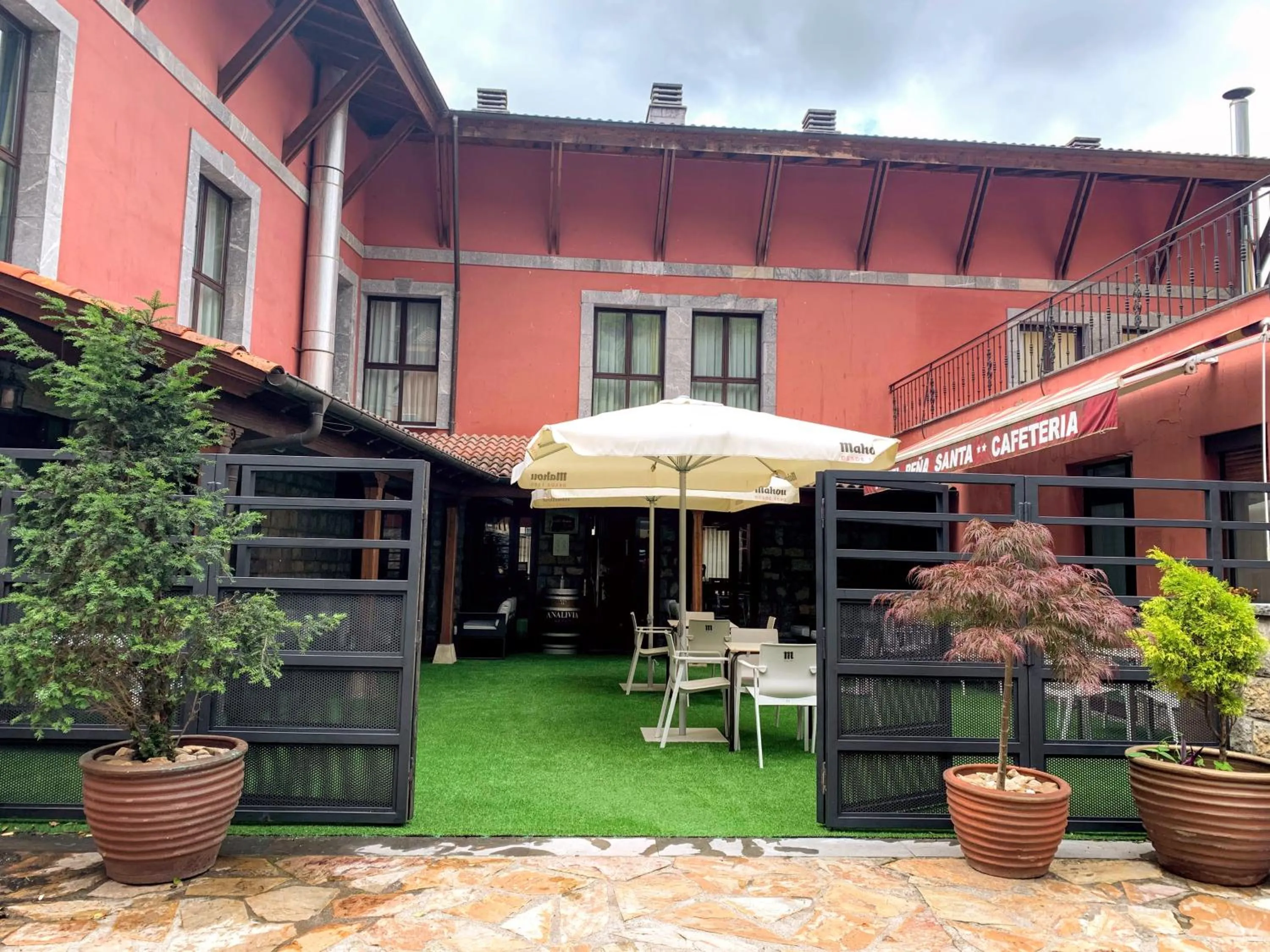 Balcony/Terrace in Hotel - Apartamentos Peña Santa