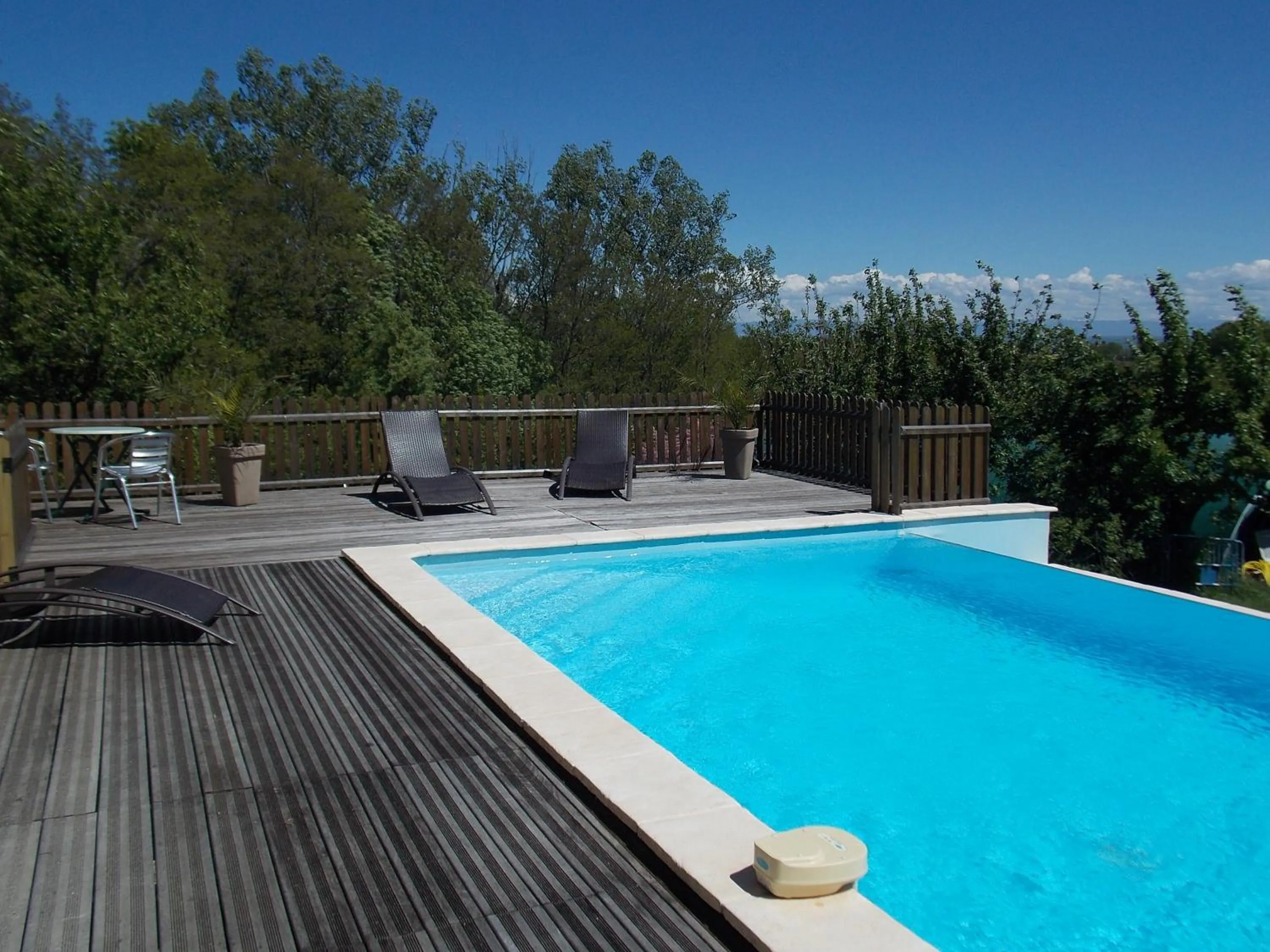 Pool view in A La Mare du Vieux Chêne